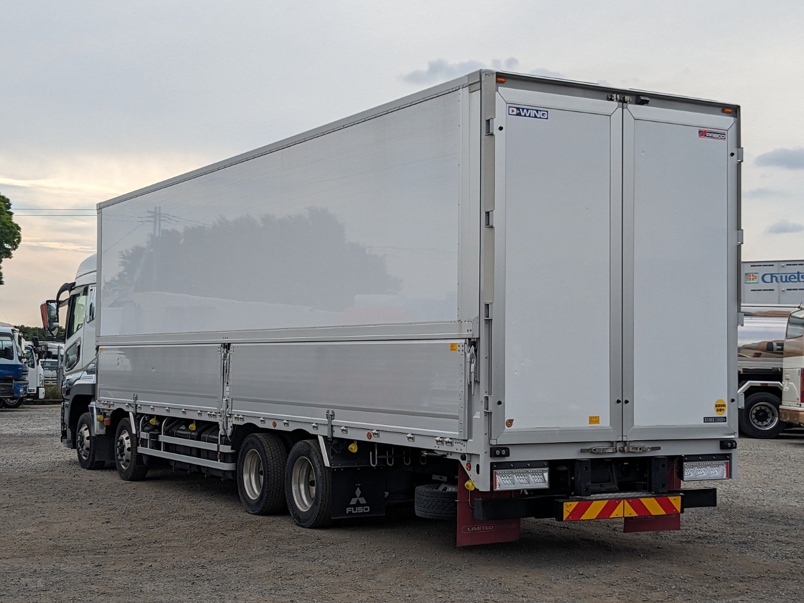 vehicle_image_20260527110118QaYZdv43zf.jpg