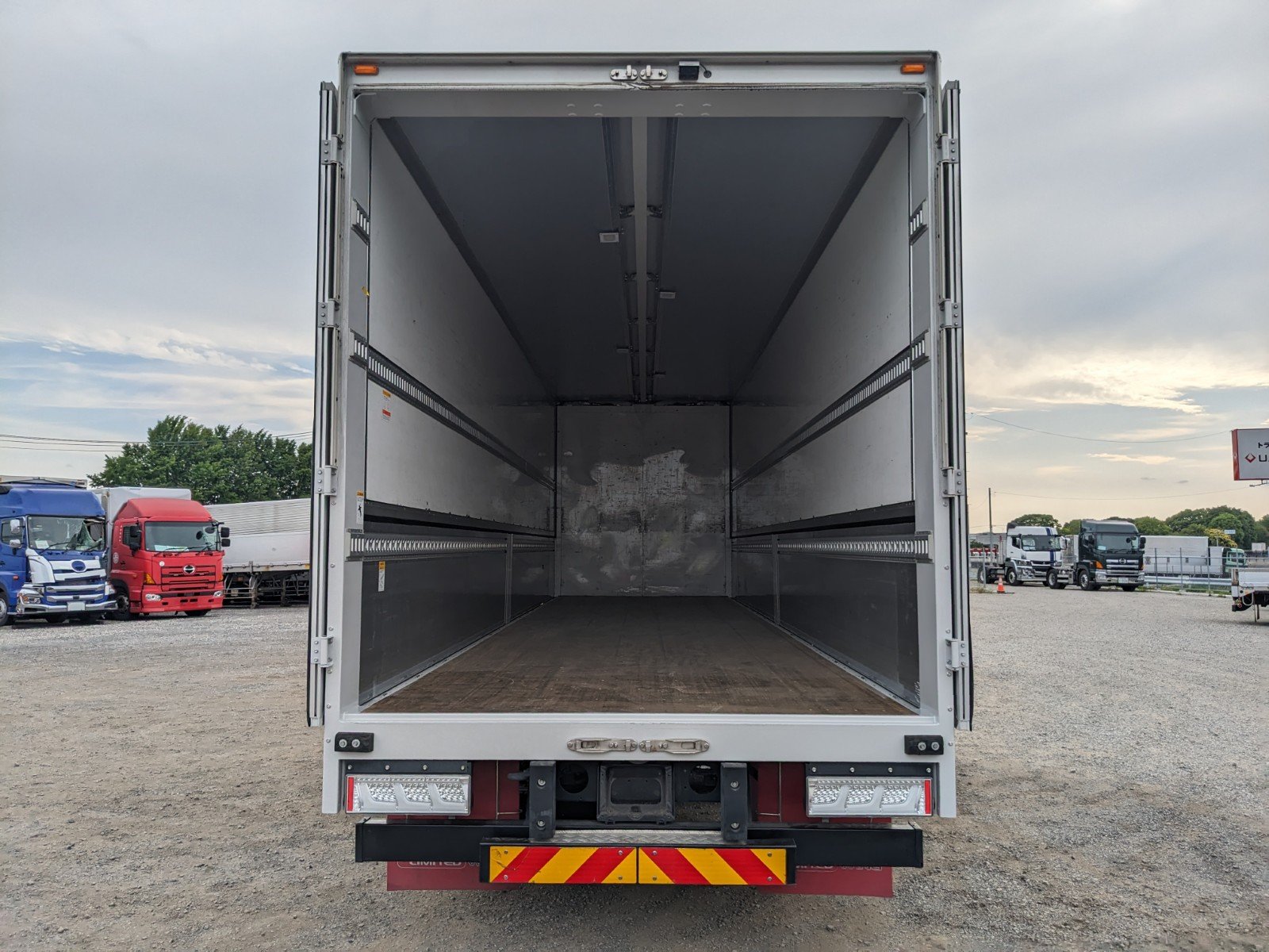 vehicle_image_20260527110118nXyl8odYP4.jpg