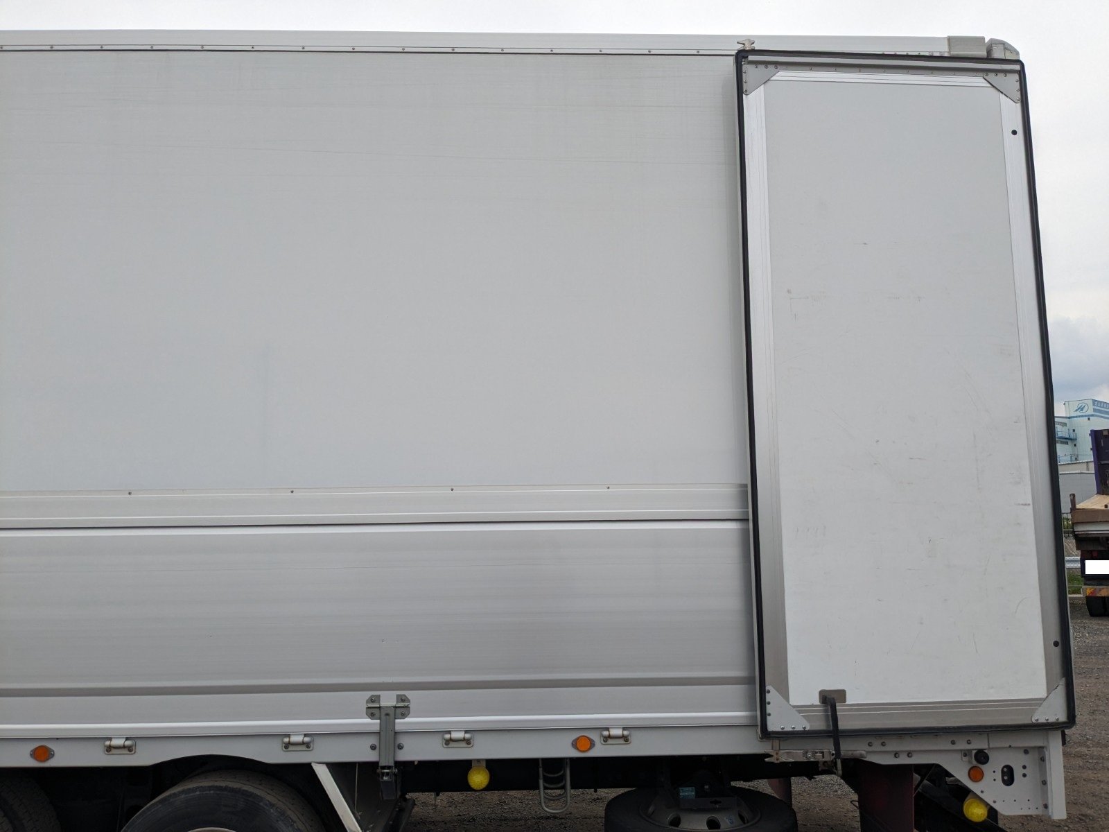 vehicle_image_20260527110118pxnzkEW7gs.jpg