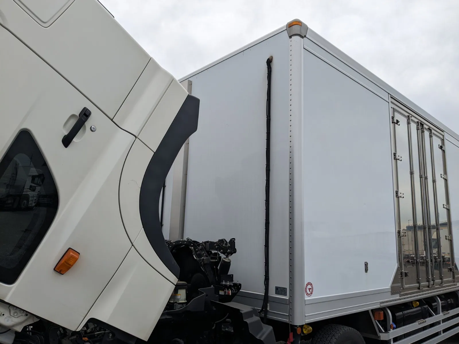 vehicle_image_20260623102829MDp8ZgBots.webp