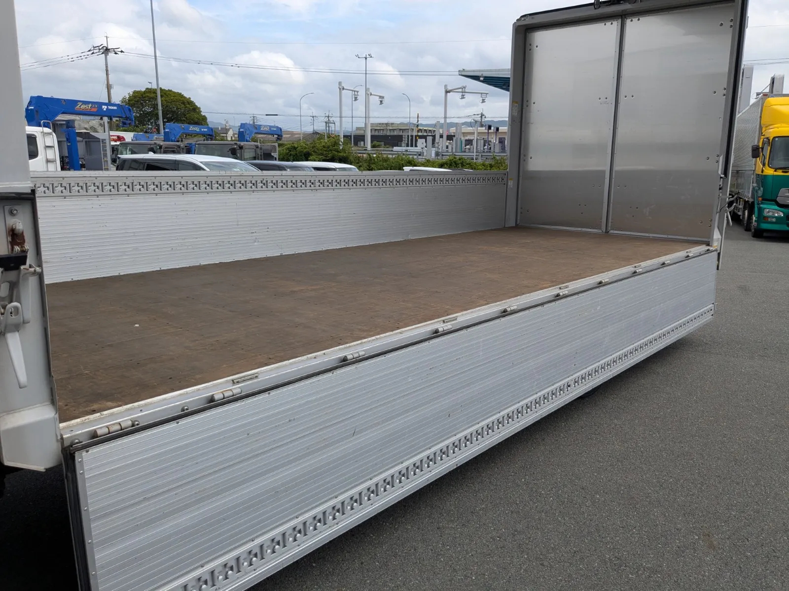 vehicle_image_20260716091416rQtJES17dB.webp