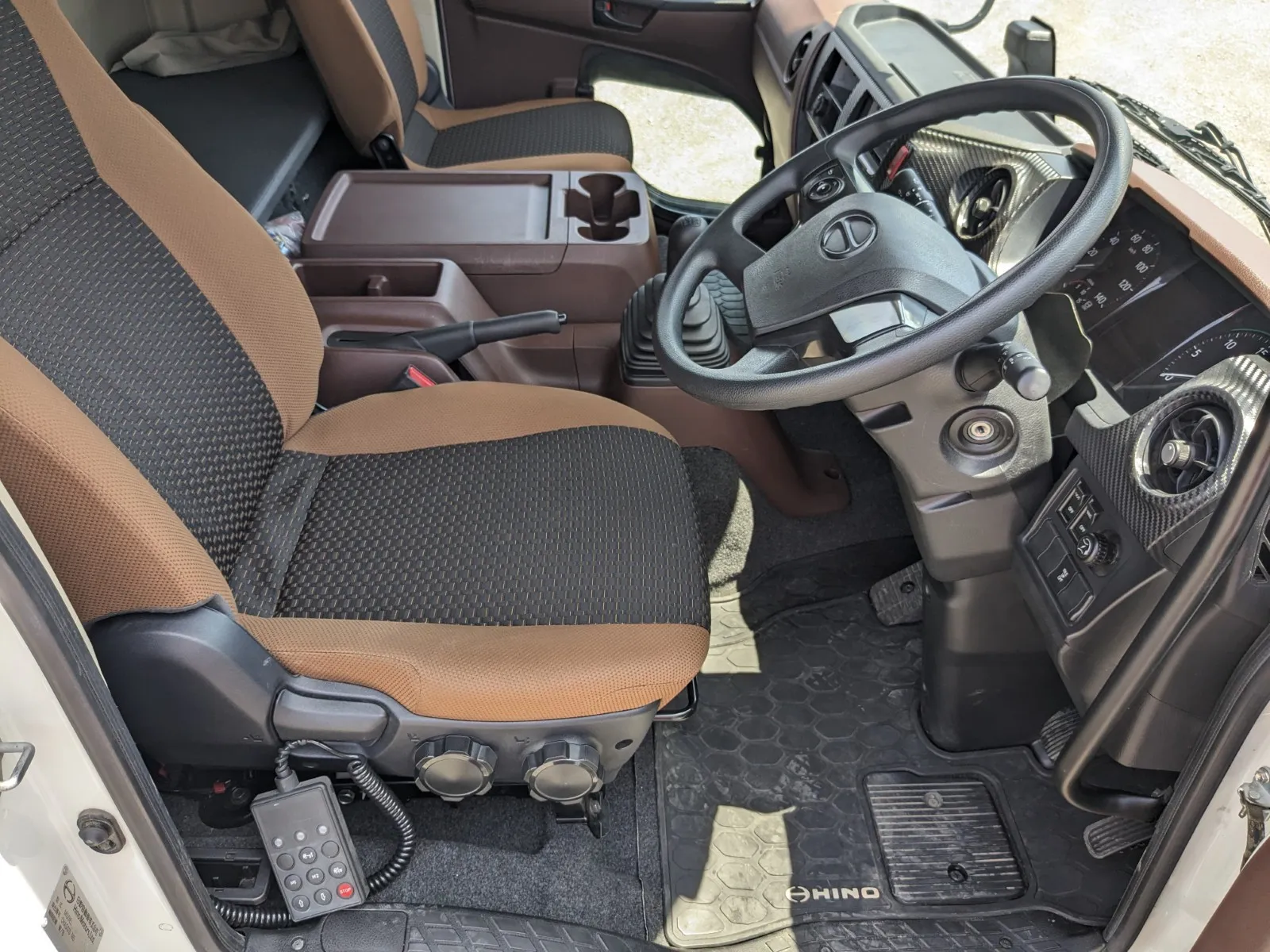 vehicle_image_20260619092542kfy7pbo53i.webp