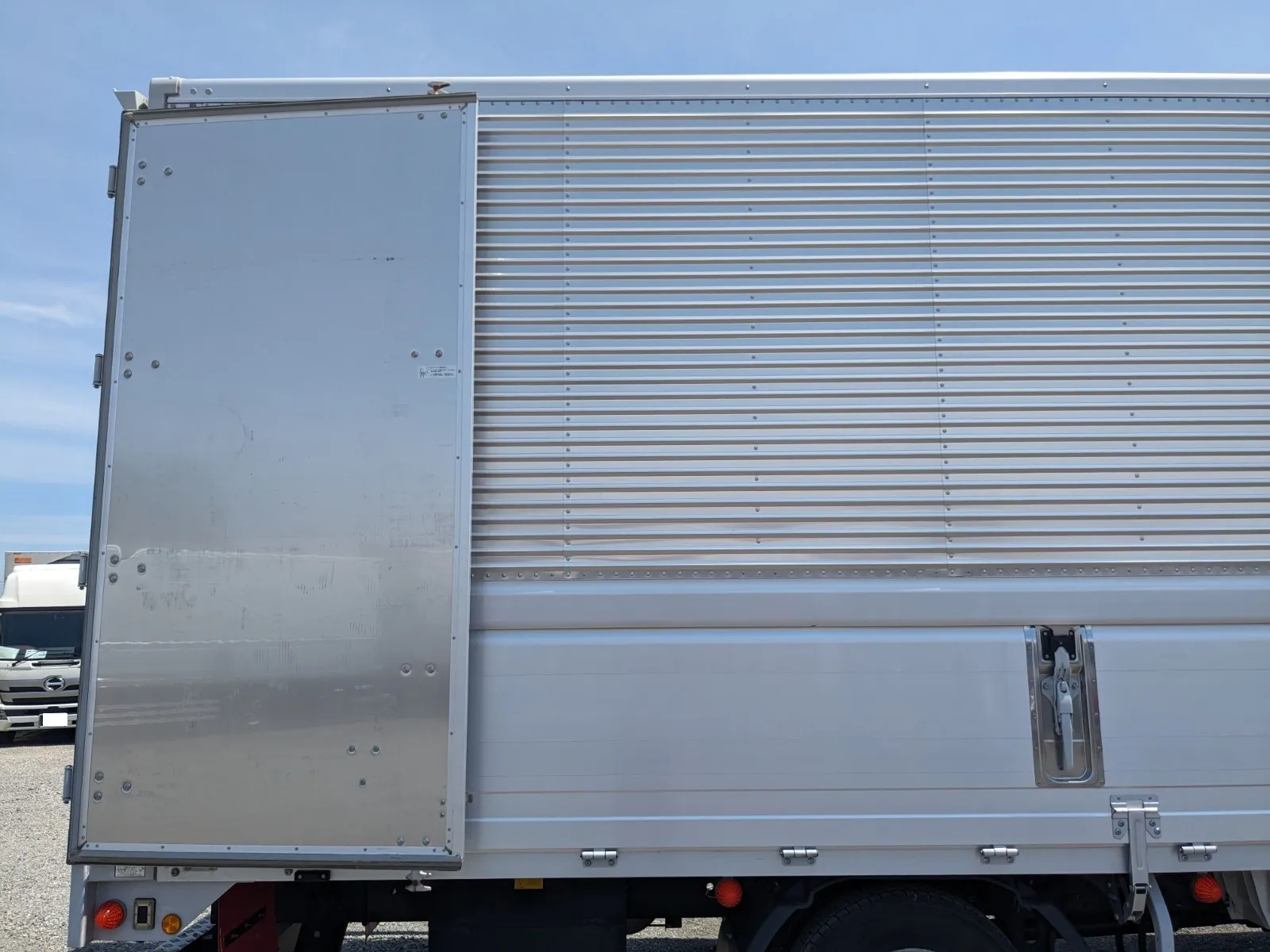 vehicle_image_20260619092542lGoDkKkntZ.webp