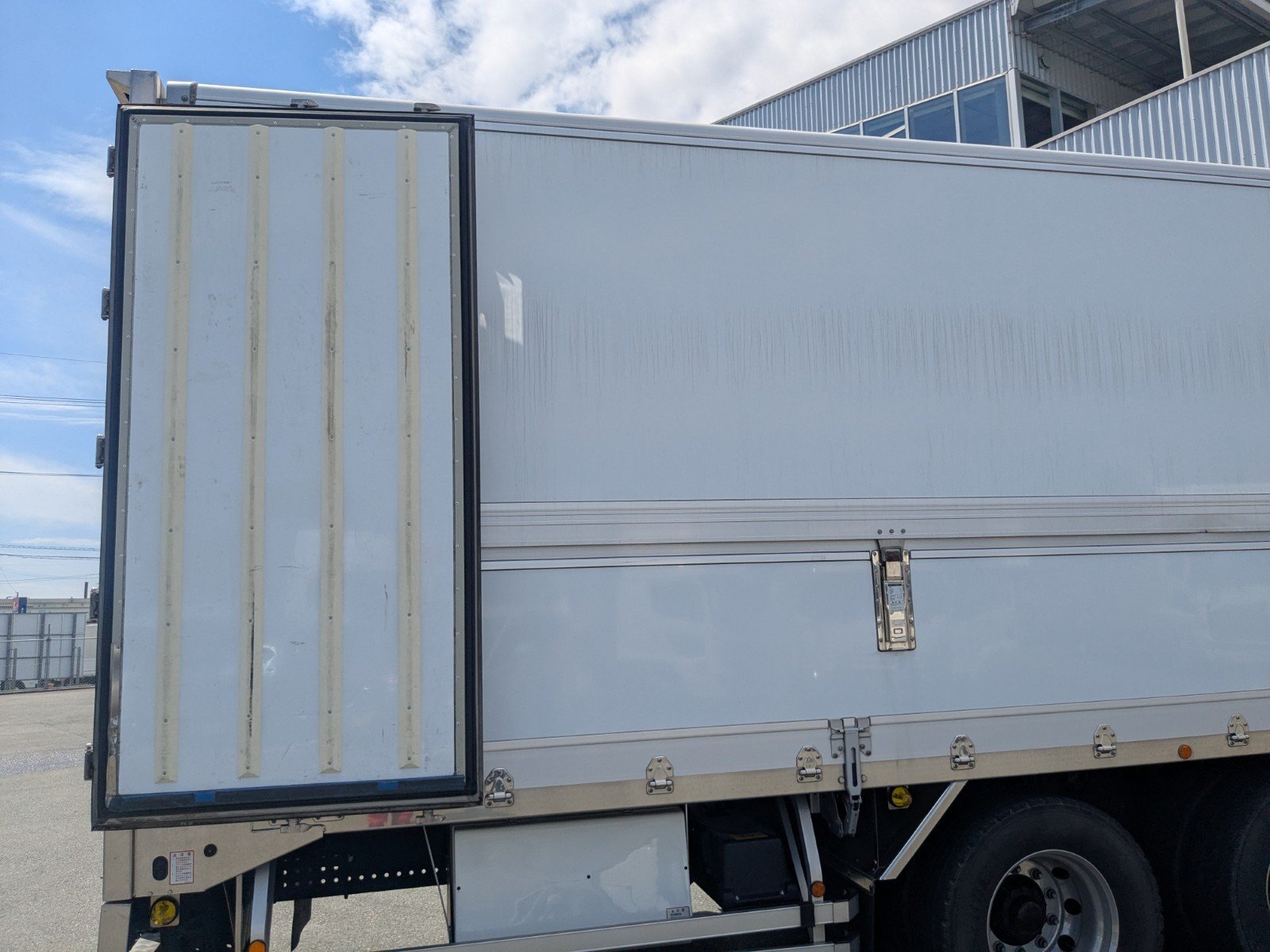 vehicle_image_20260520110202g6zugPnzoP.jpg
