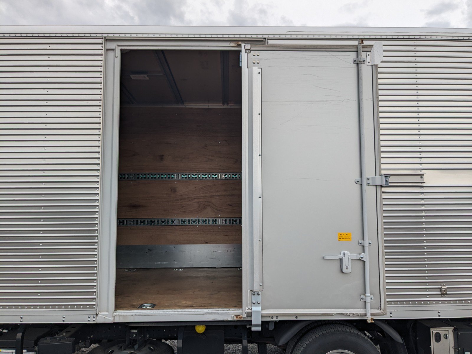vehicle_image_20260612113607SMS0Gw1GlF.jpg