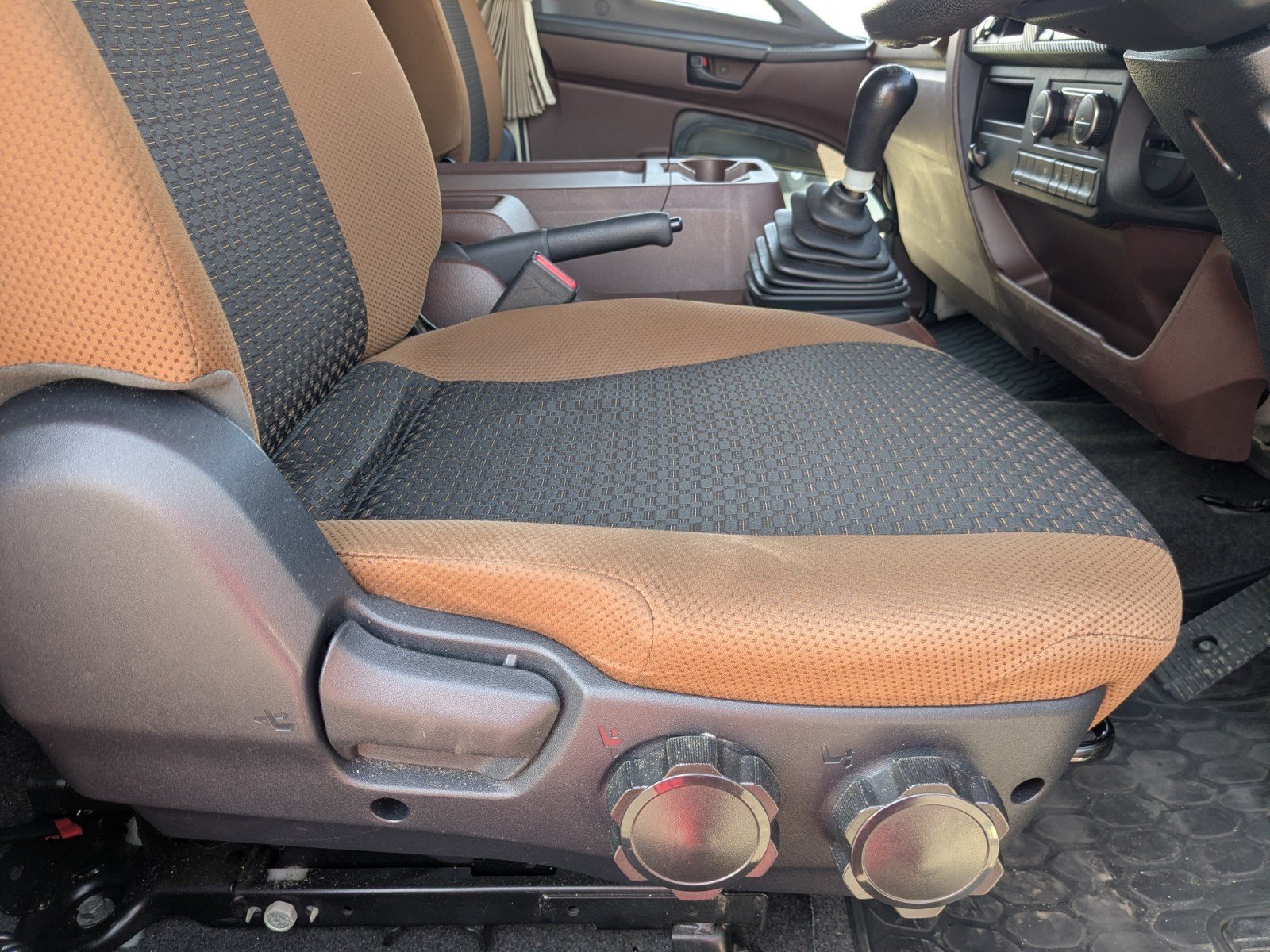 vehicle_image_20260515100716iEIqyHFKgI.jpg
