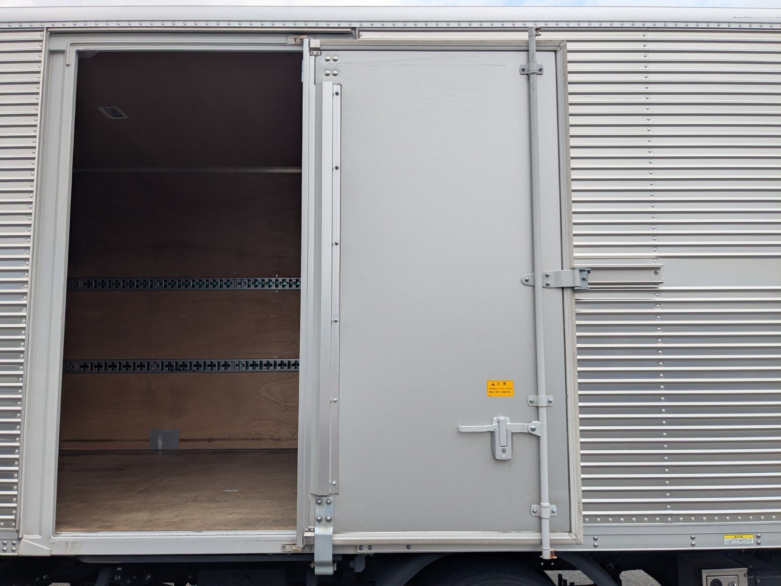 vehicle_image_20260501101336e3O0xb1gPf.jpg