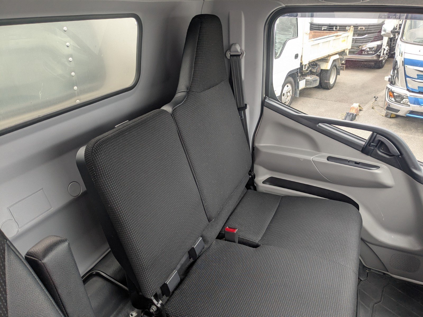 vehicle_image_20260501101336vUOqqOMaP4.jpg