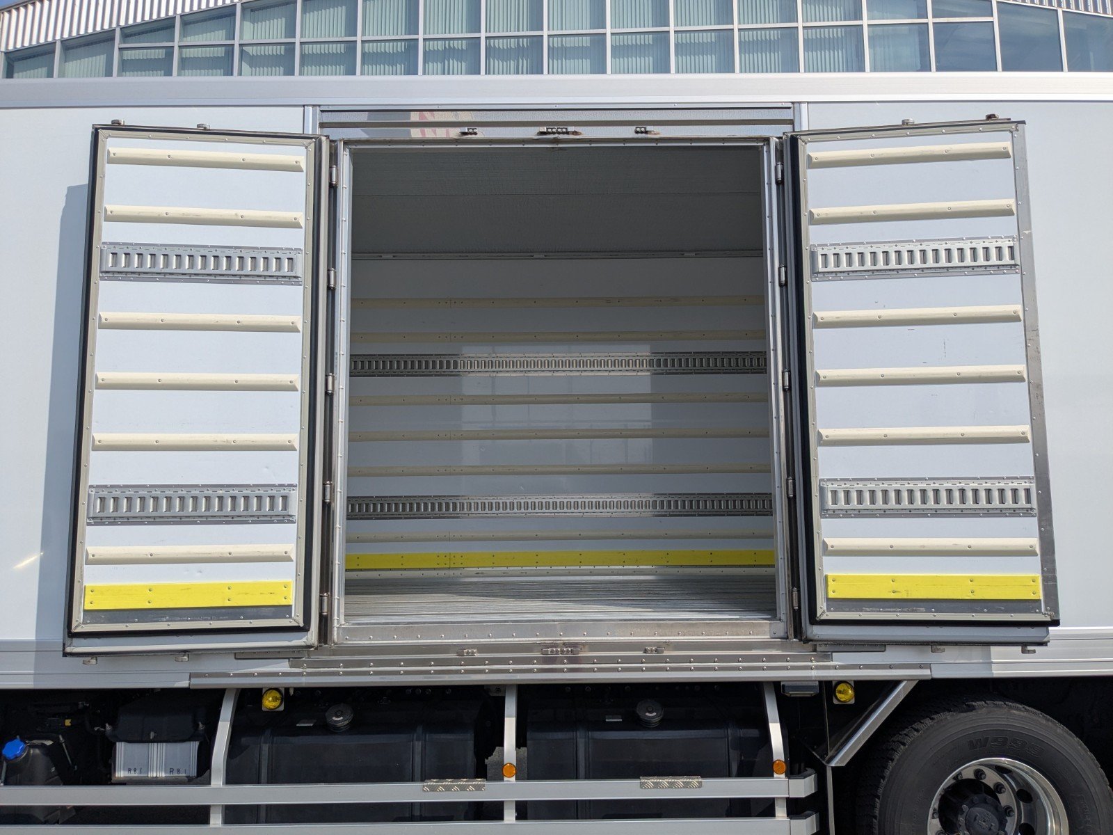 vehicle_image_20260323194209YI80E73N5j.jpg