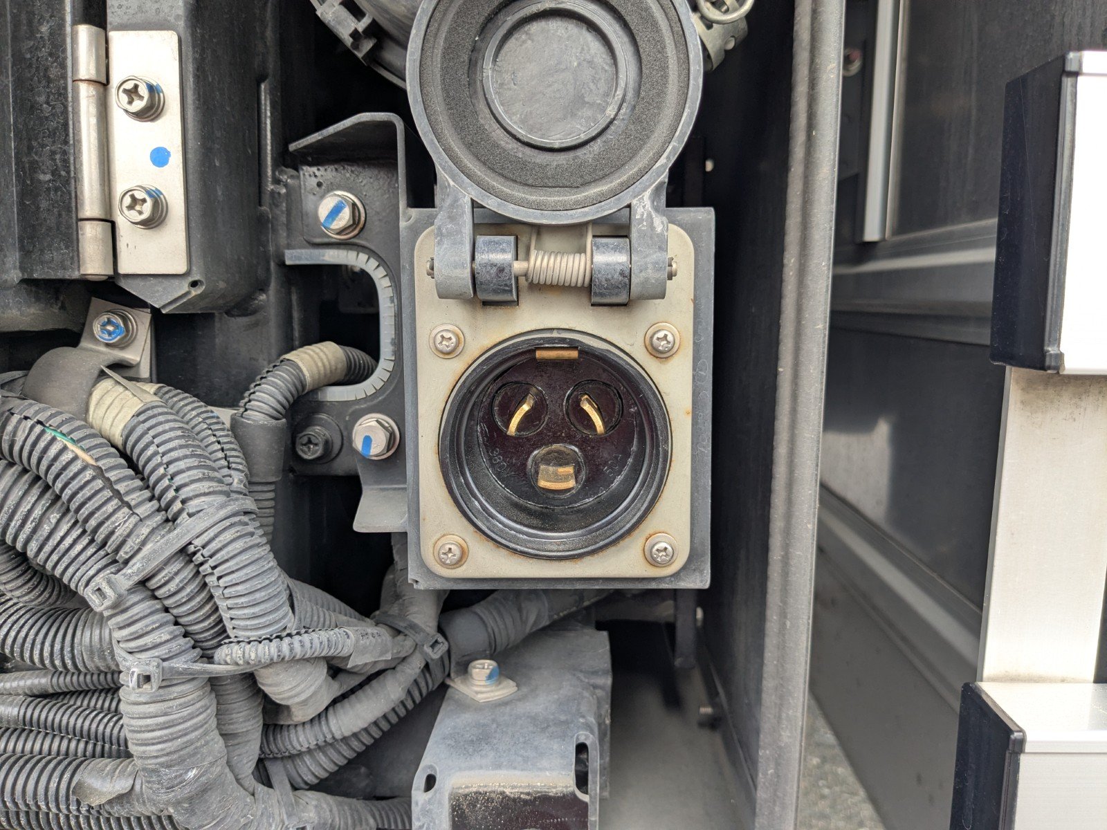 vehicle_image_20260417100649dvzAtBz2q7.jpg