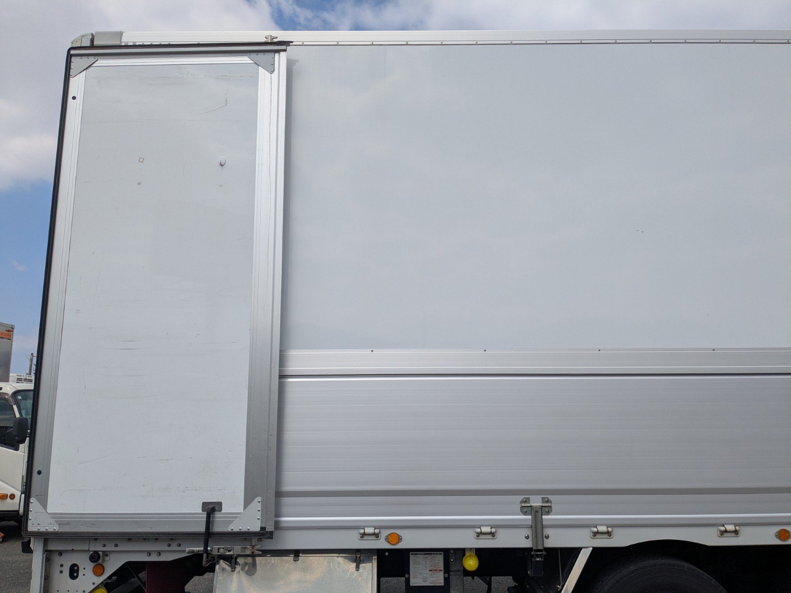 vehicle_image_20260310191654CTzF3Sr34K.jpg