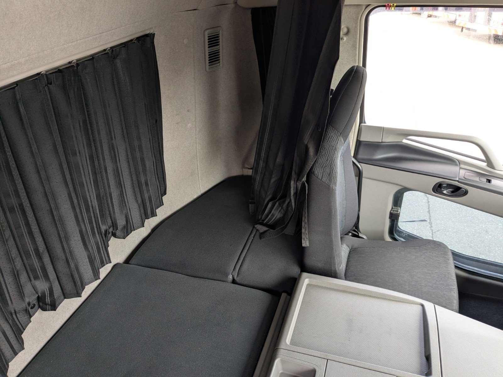 vehicle_image_20260310191654QMu1DtugI5.jpg