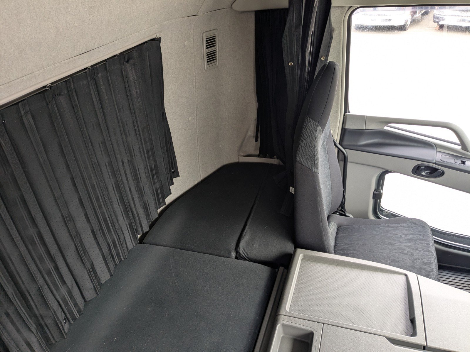 vehicle_image_20260310192259fhWlH1uTXb.jpg