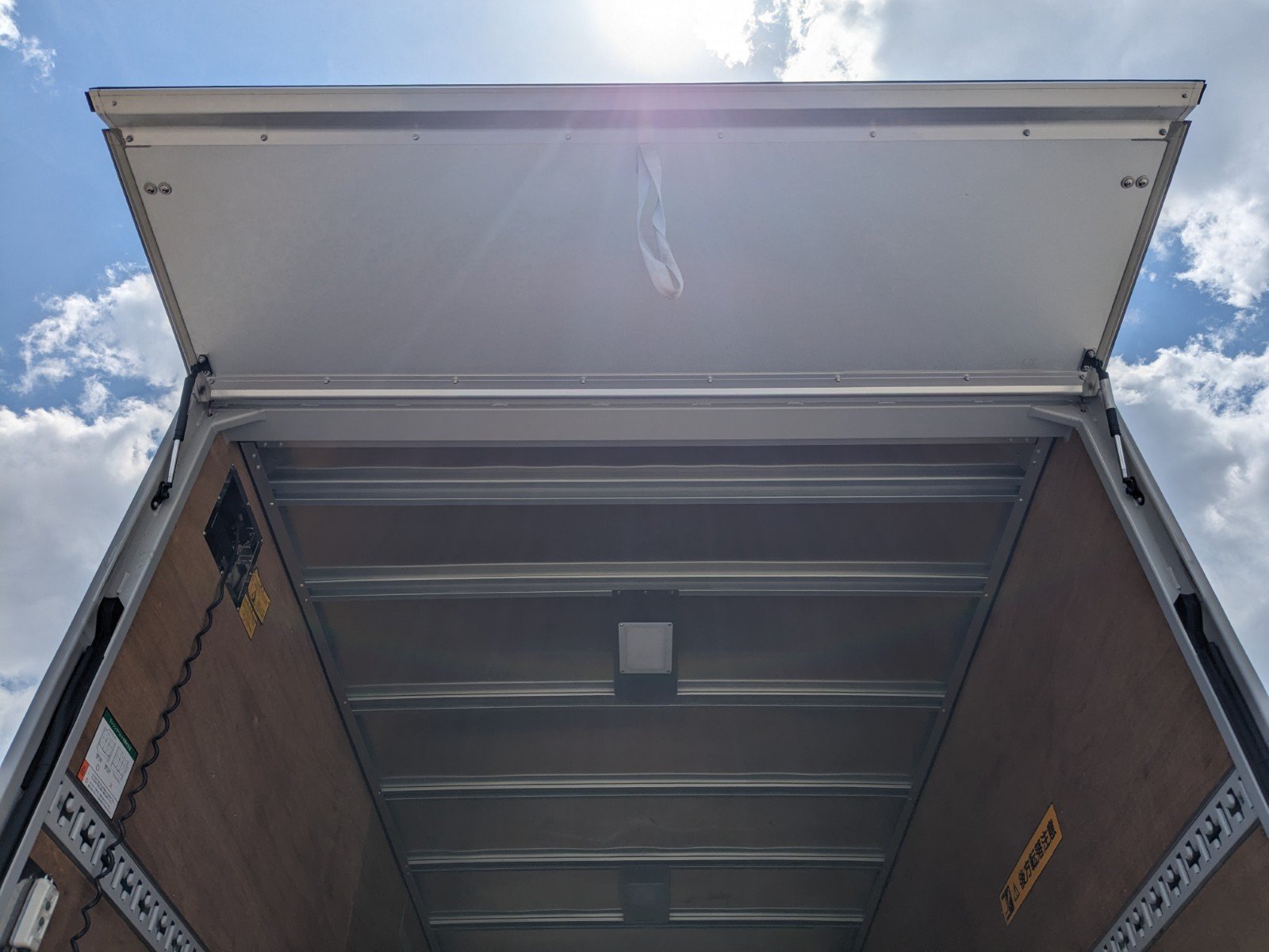 vehicle_image_202605181656103PgBtqiRqK.jpg