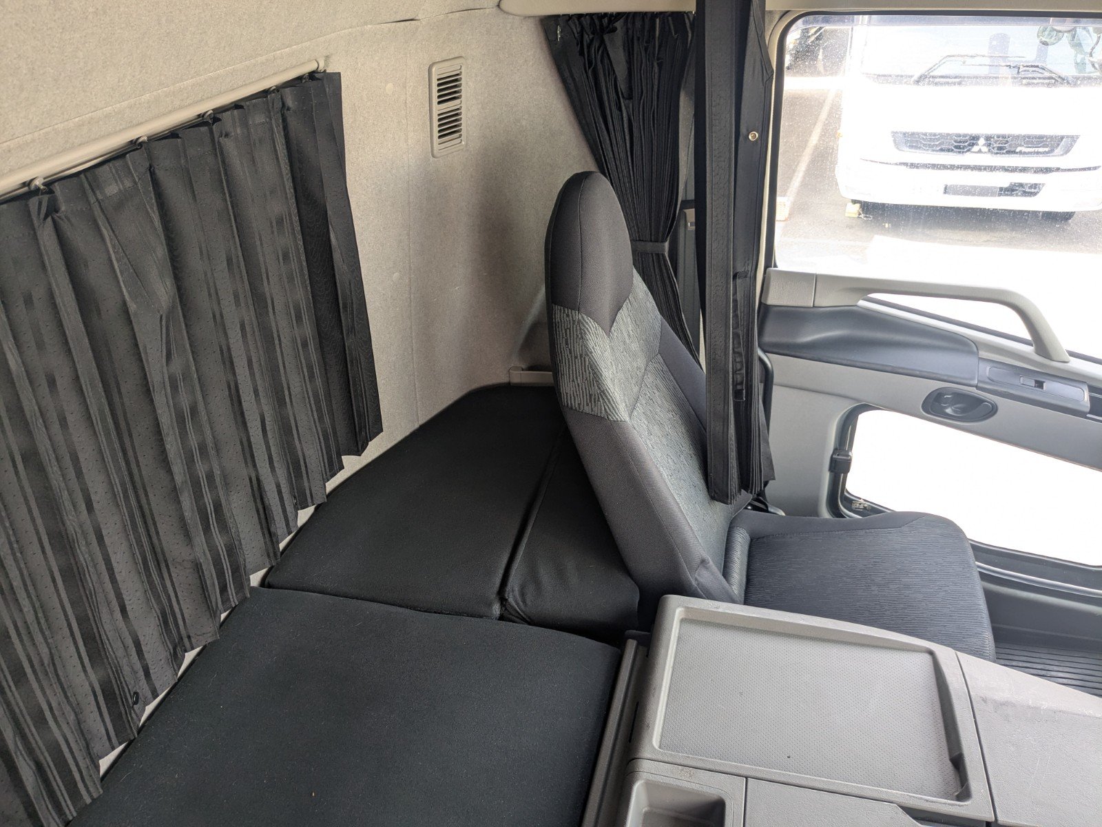 vehicle_image_20260330192525pZhI8YPY2a.jpg