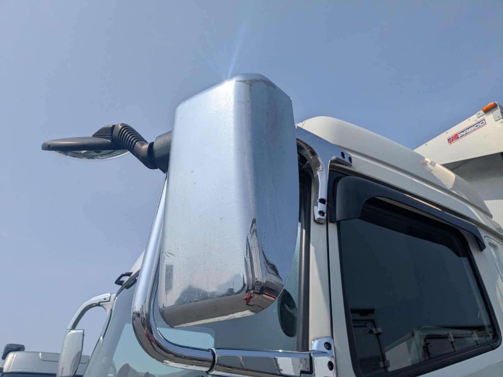 vehicle_image_20260330192525vZlH9FDo44.jpg