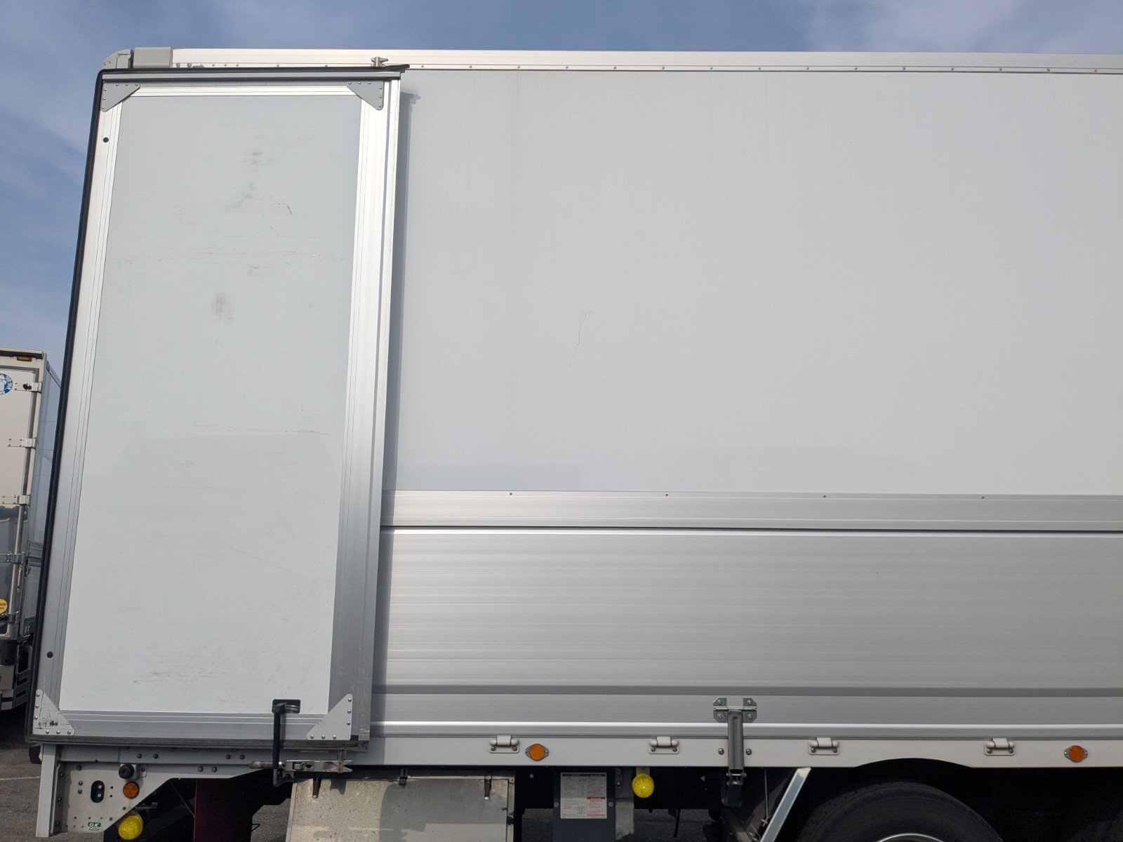 vehicle_image_20260330193133DJUT4BldkI.jpg