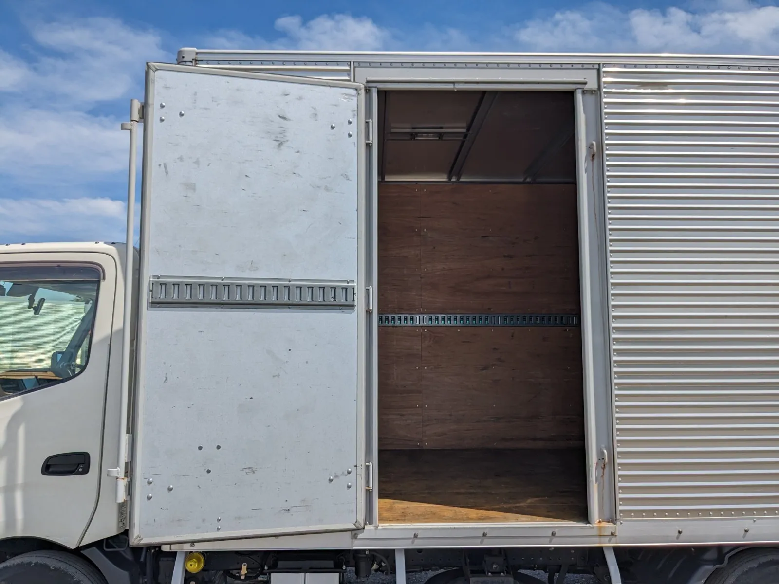 vehicle_image_20260623103328RX1NHhJQmh.webp