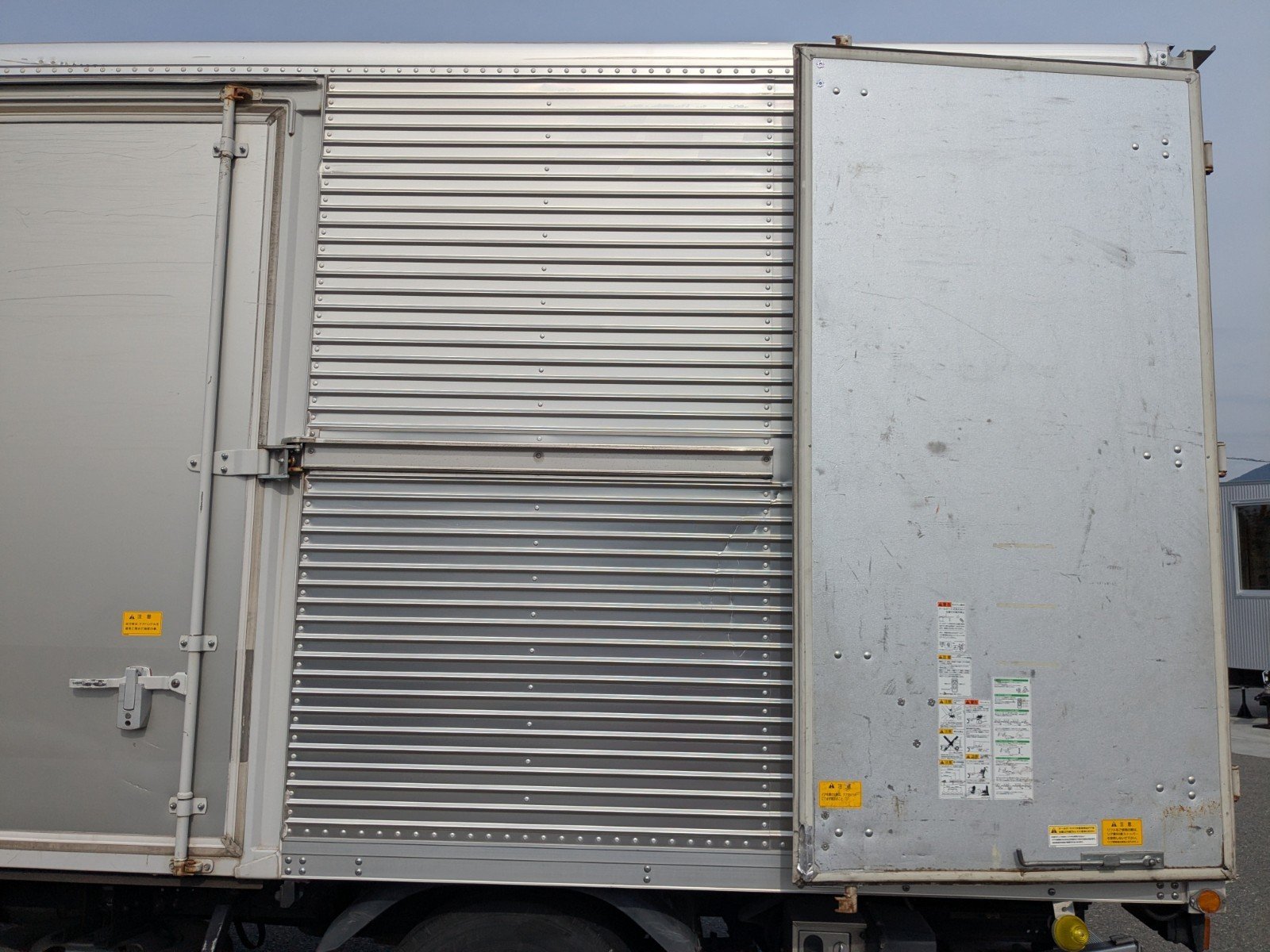 vehicle_image_20260501101752G1ObH9d1L5.jpg
