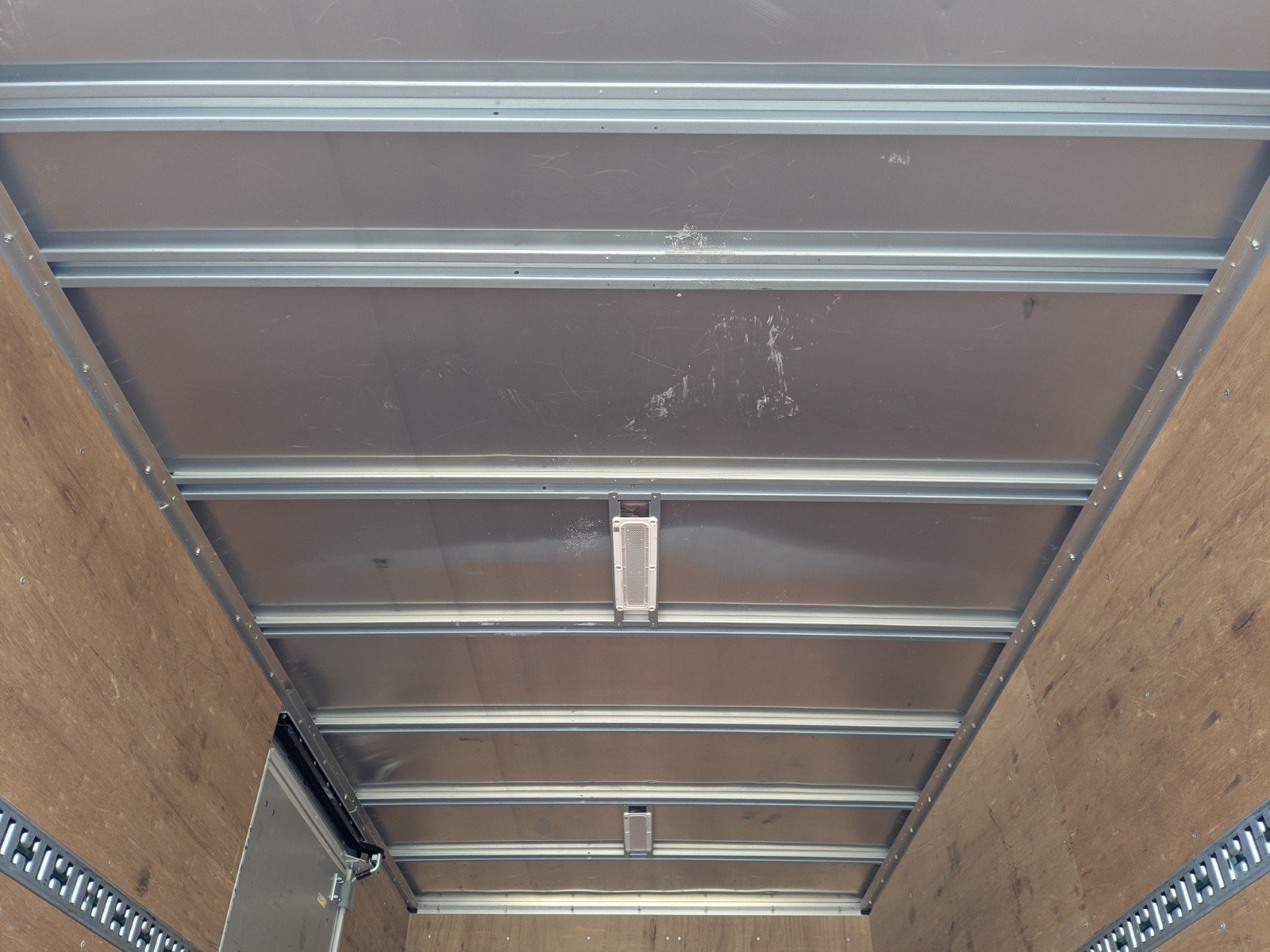 vehicle_image_20260501101752fqBoyrJ5Yl.jpg