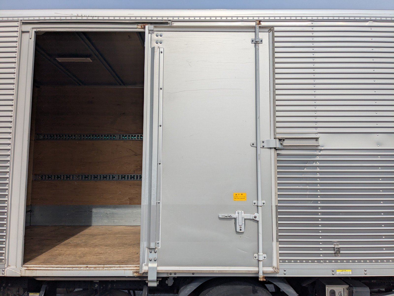 vehicle_image_20260501101752jG0XinCDgz.jpg