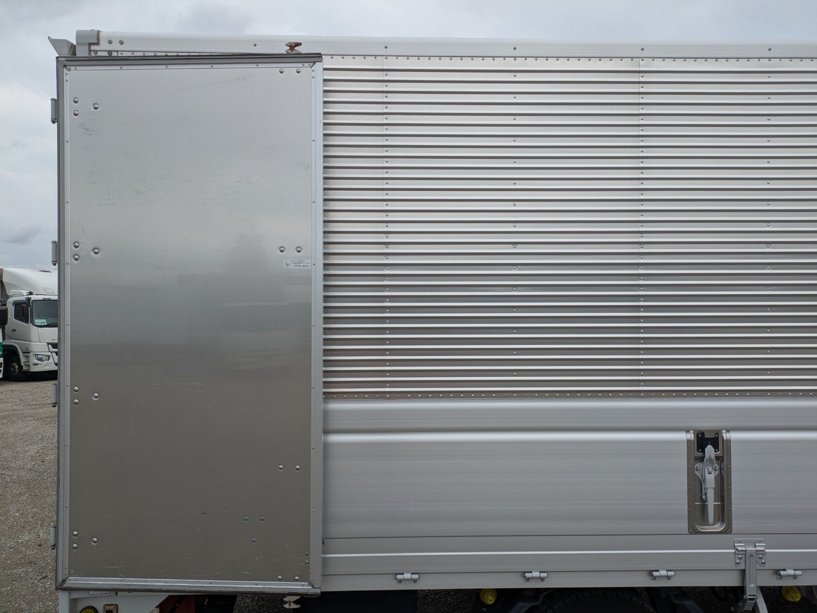 vehicle_image_20260610091335EaJmifvJdr.jpg