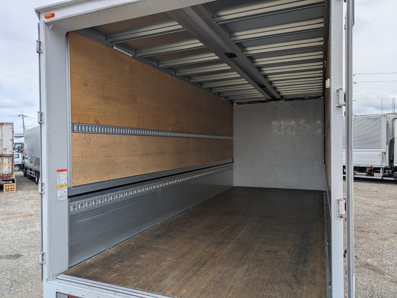 vehicle_image_20260610091335Y7ZlqpOE11.jpg