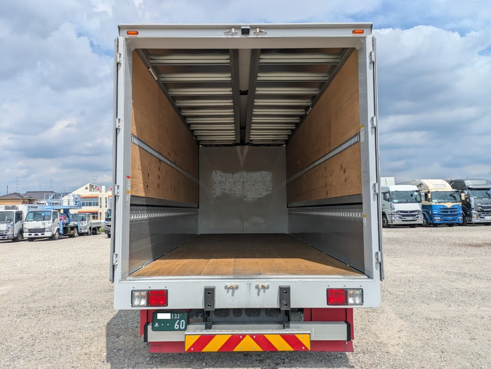 vehicle_image_20260623095605qgNHu1TUEW.webp