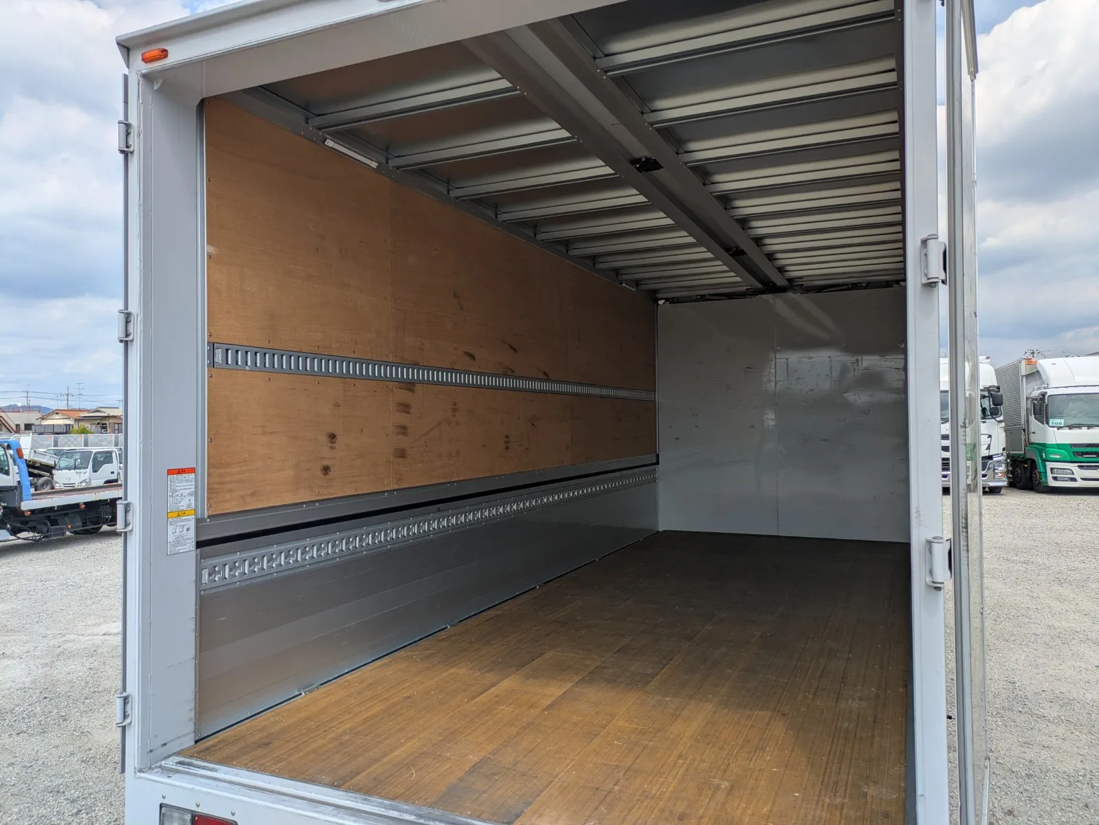 vehicle_image_20260623095608ulA6DXK3QK.webp
