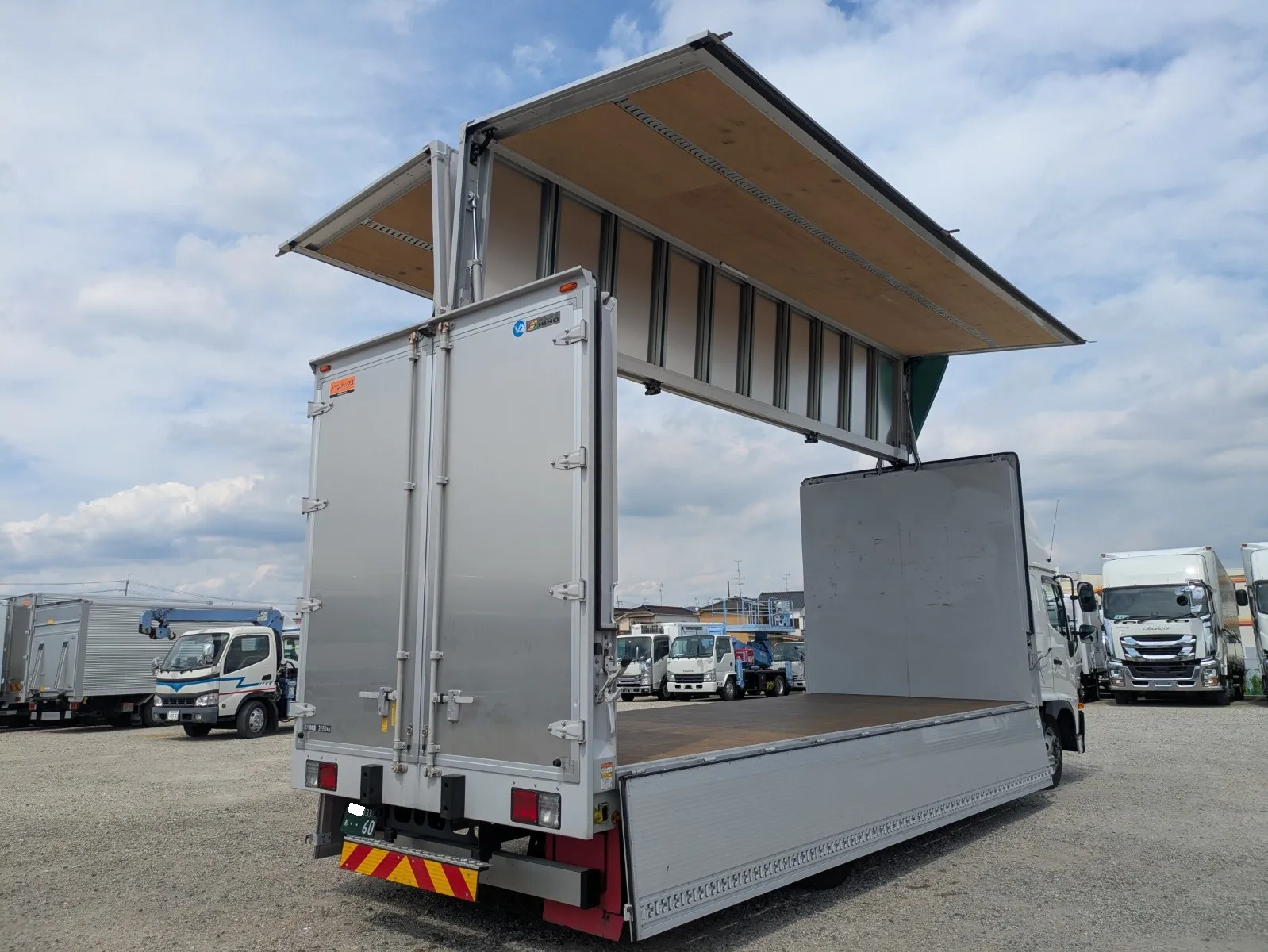 vehicle_image_20260623095616Sn83aUMUdi.webp