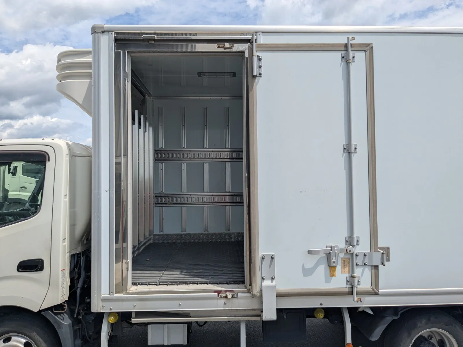 vehicle_image_20260730104635r3cyjXxzcn.webp