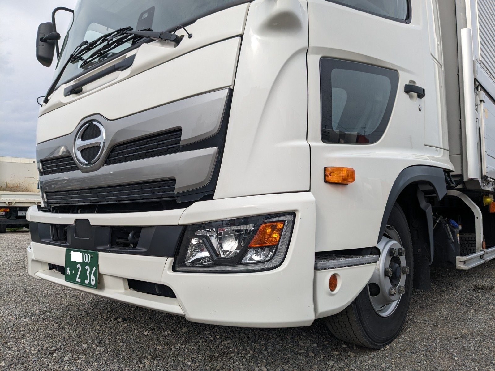 vehicle_image_20260501114116XlNr3aTYxi.jpg