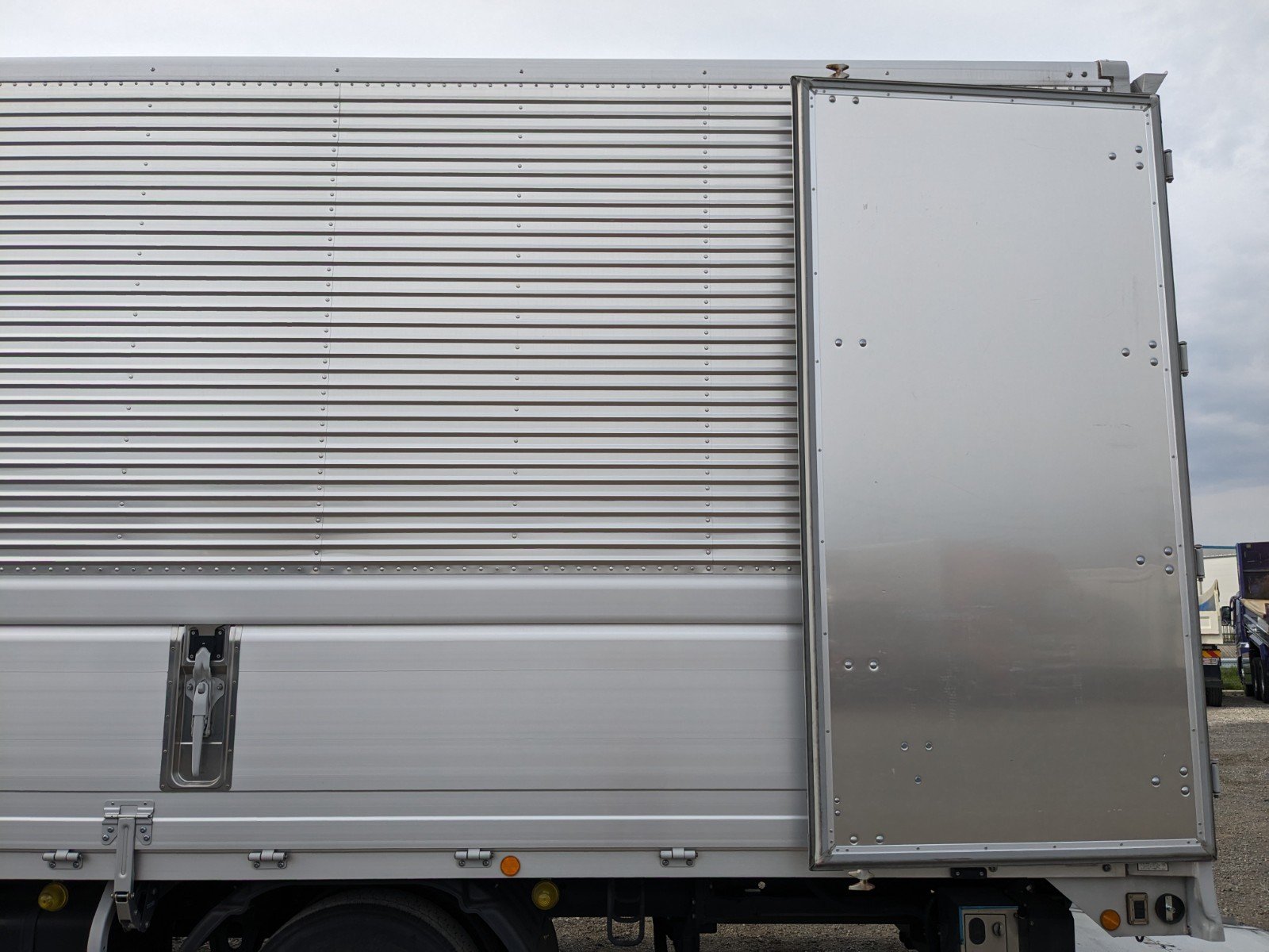 vehicle_image_20260501114116rWakf3oOGY.jpg