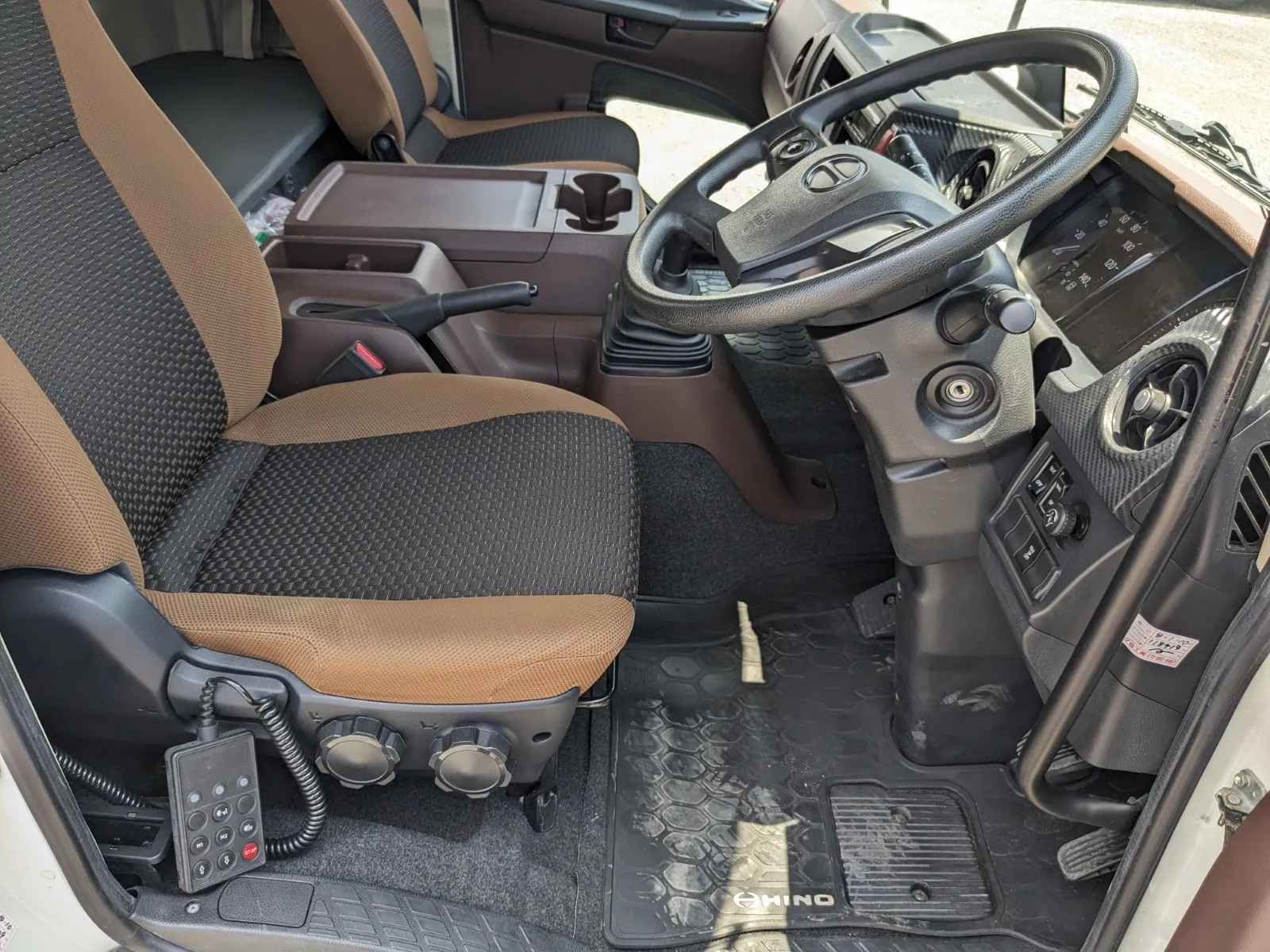 vehicle_image_20260727093653ufbiUJfFEq.webp