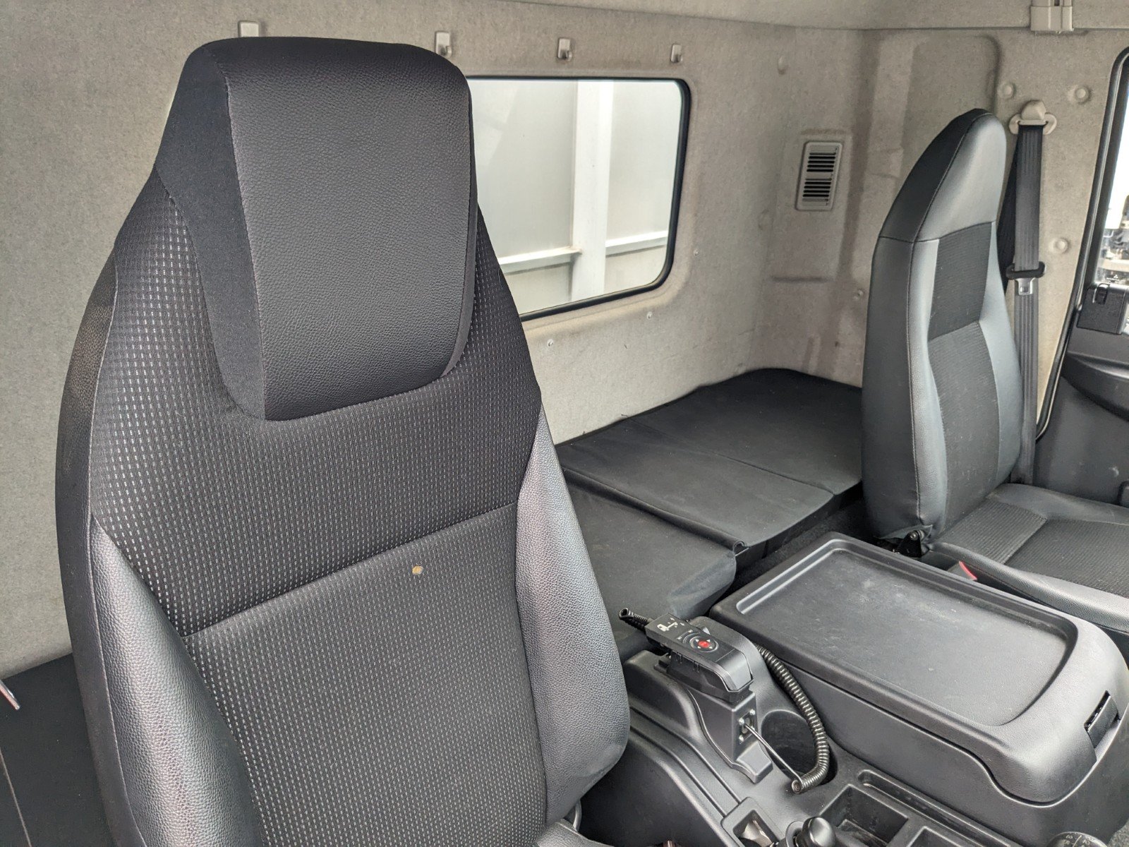 vehicle_image_20260612112103PC6hkO4hHW.jpg