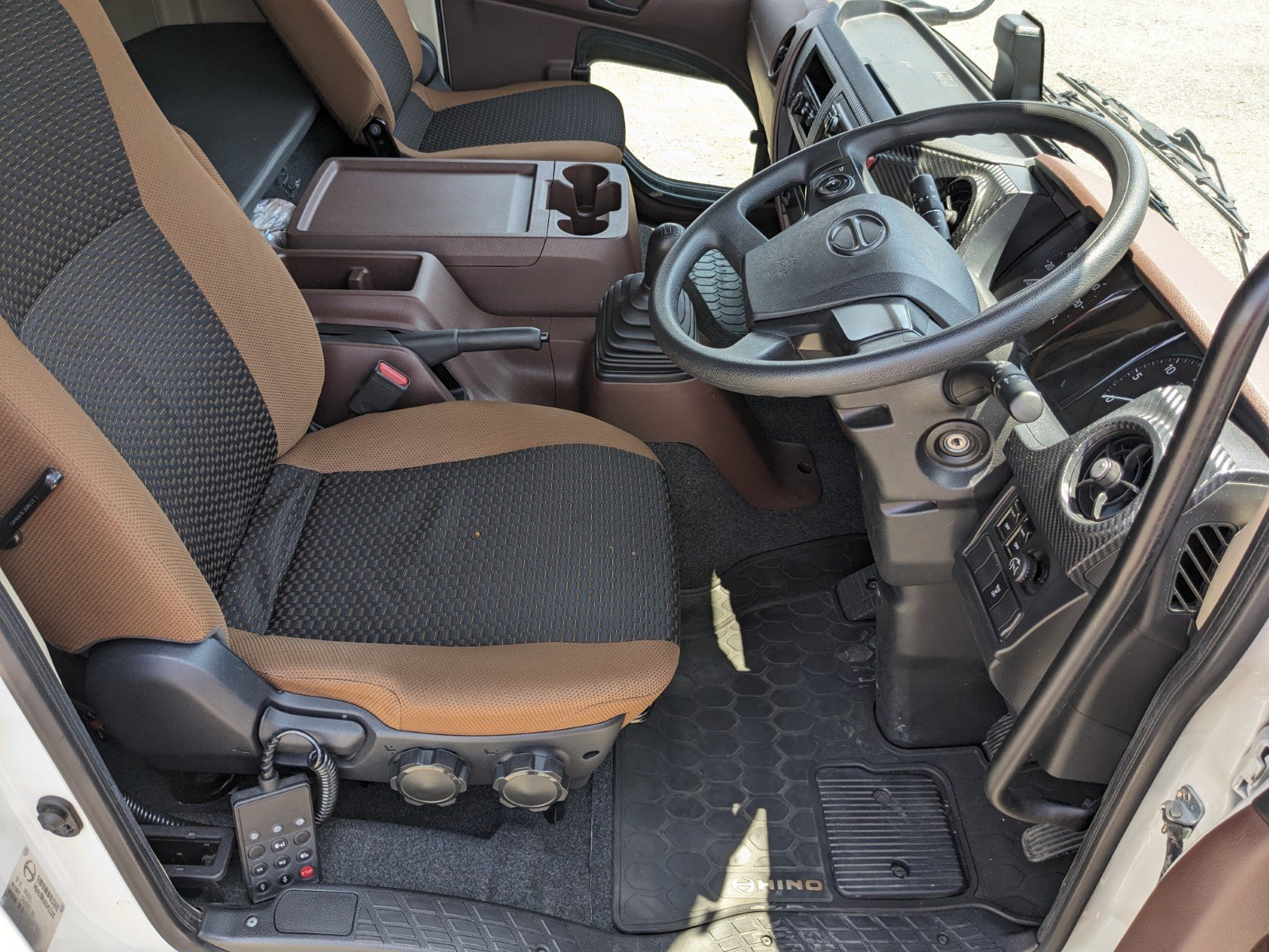 vehicle_image_20260515092559cGhJwmDJfX.jpg