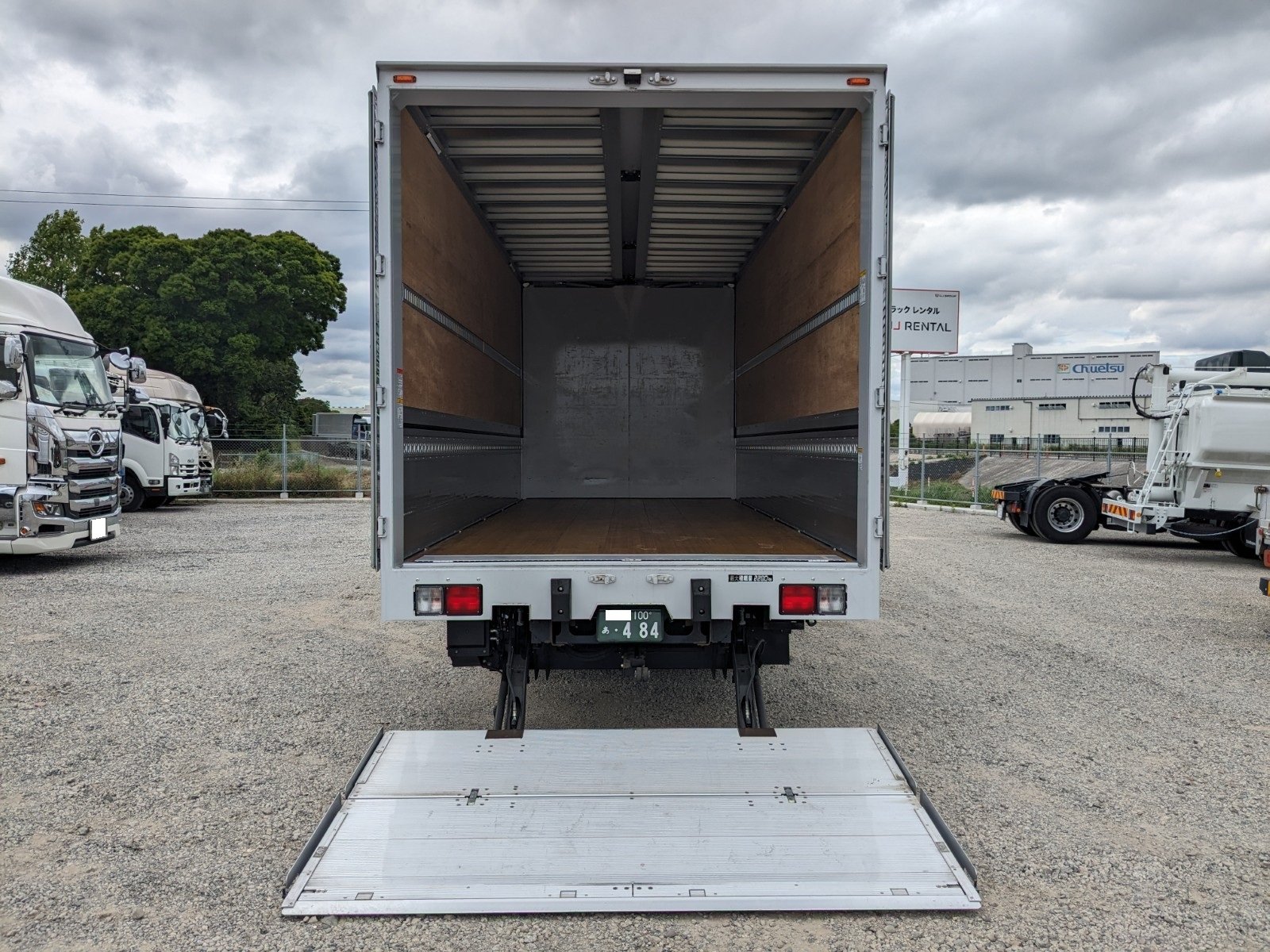 vehicle_image_20260529135227o0oXZP3amA.jpg