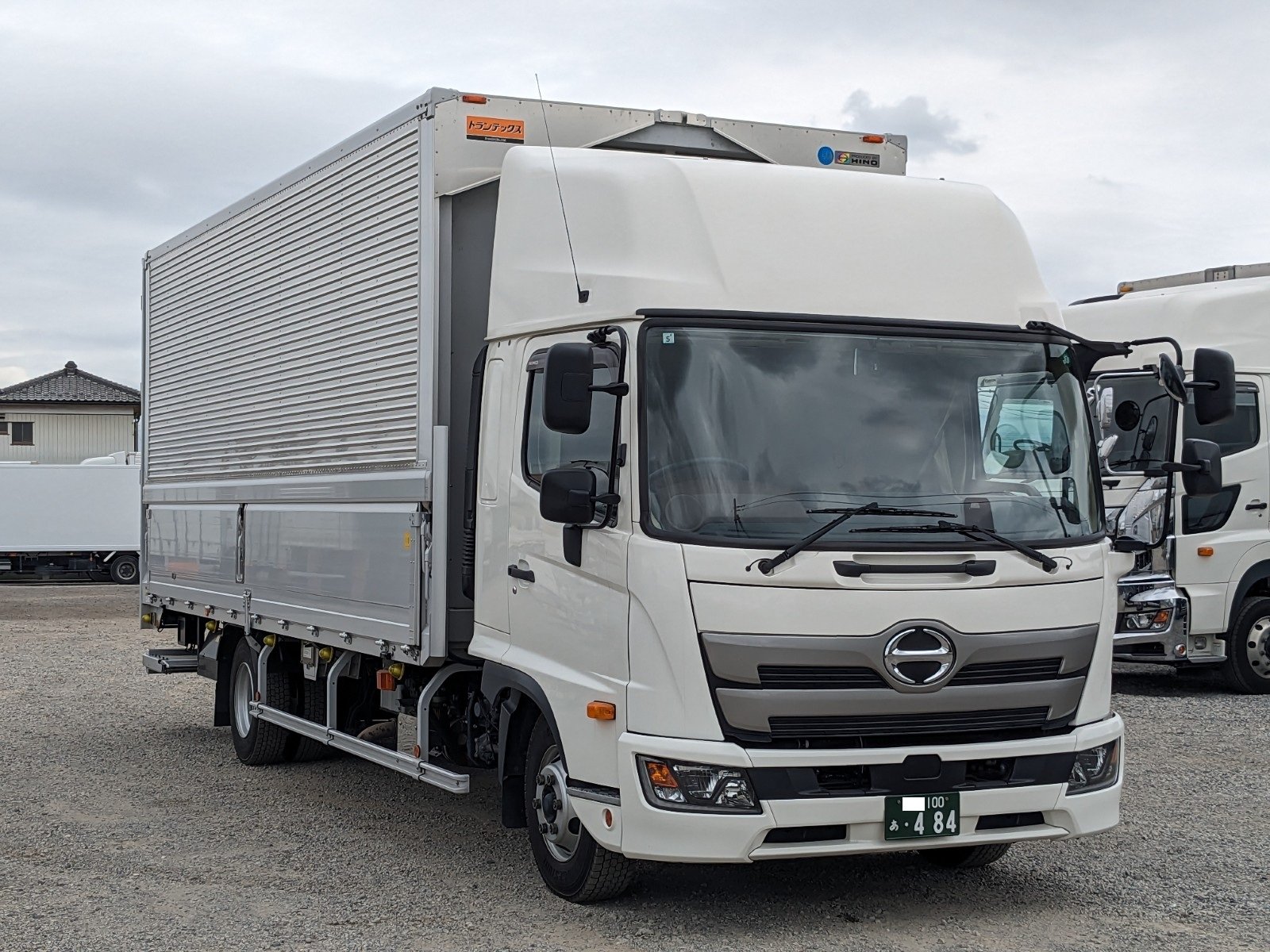 vehicle_image_20260529135227oWlbXxuOjK.jpg