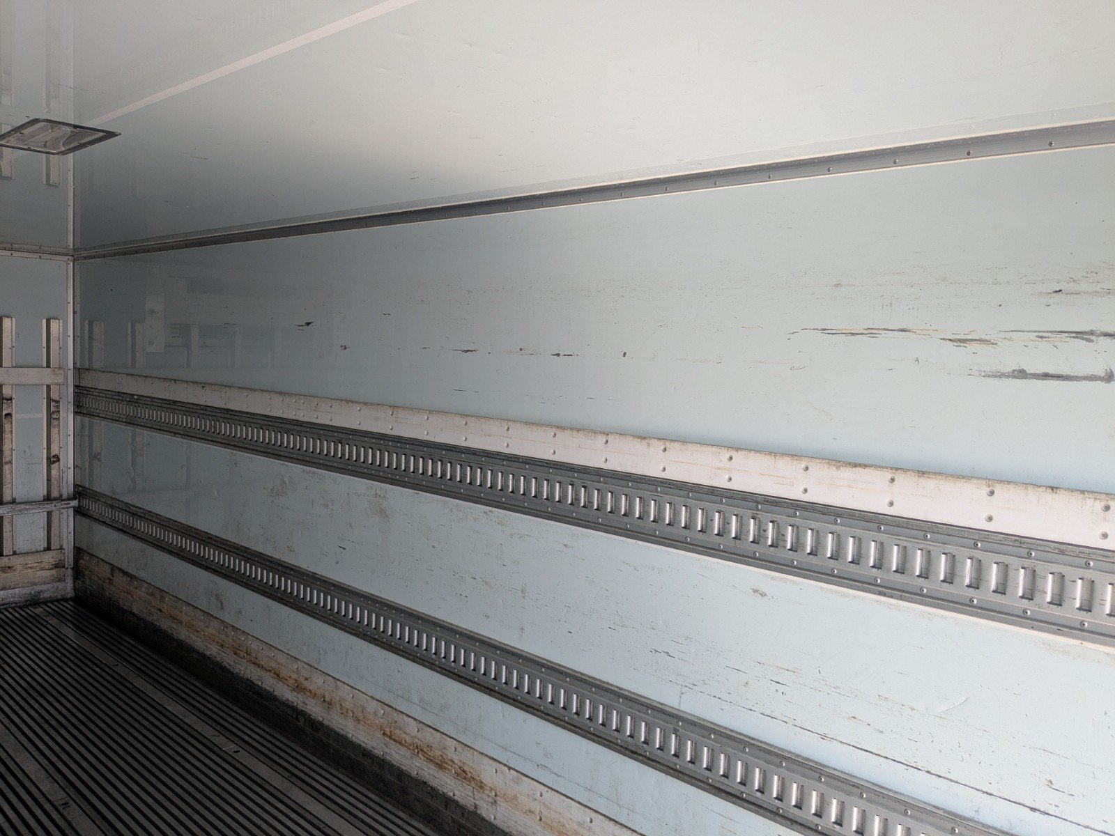 vehicle_image_20260601102356xrtH5Q0hXG.jpg