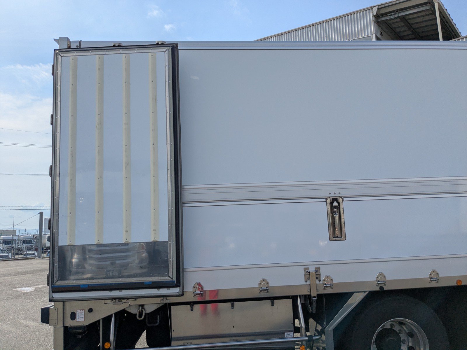 vehicle_image_20260615093128N8CxKt6TUi.jpg