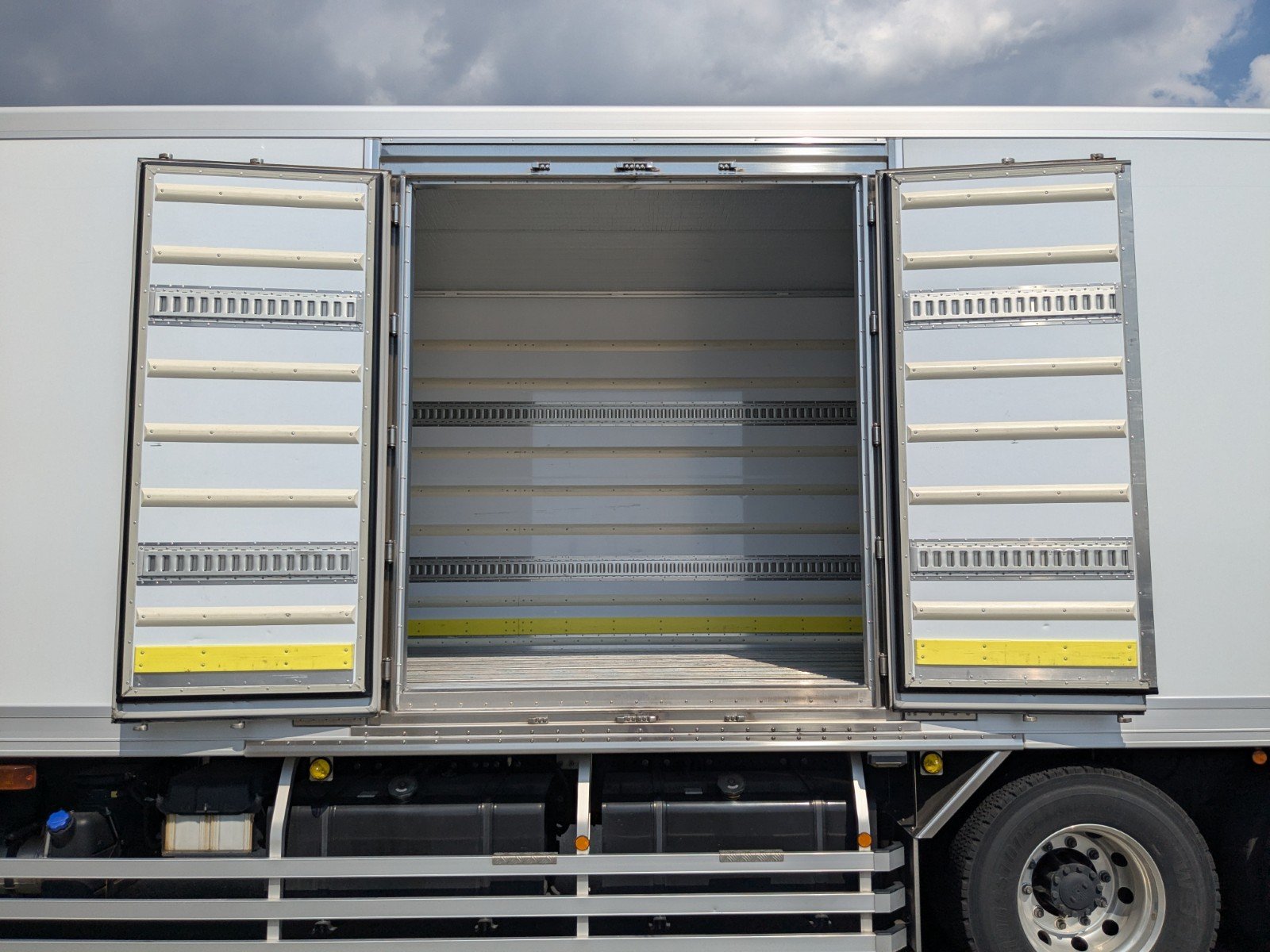 vehicle_image_20260527141344XbXDPE4znA.jpg