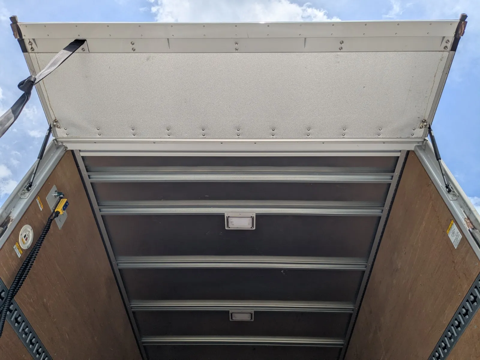 vehicle_image_2026070815141720kbav5Q6u.webp