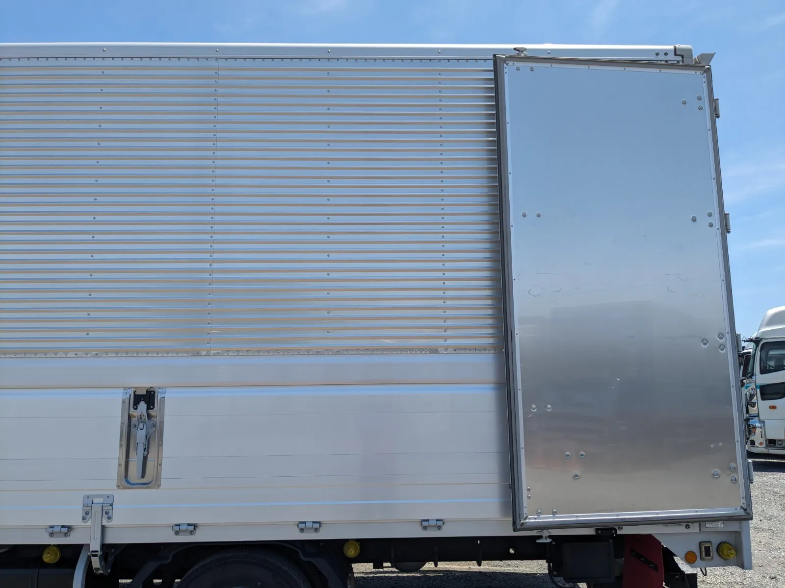 vehicle_image_2026061909552241j8OwMiIb.webp
