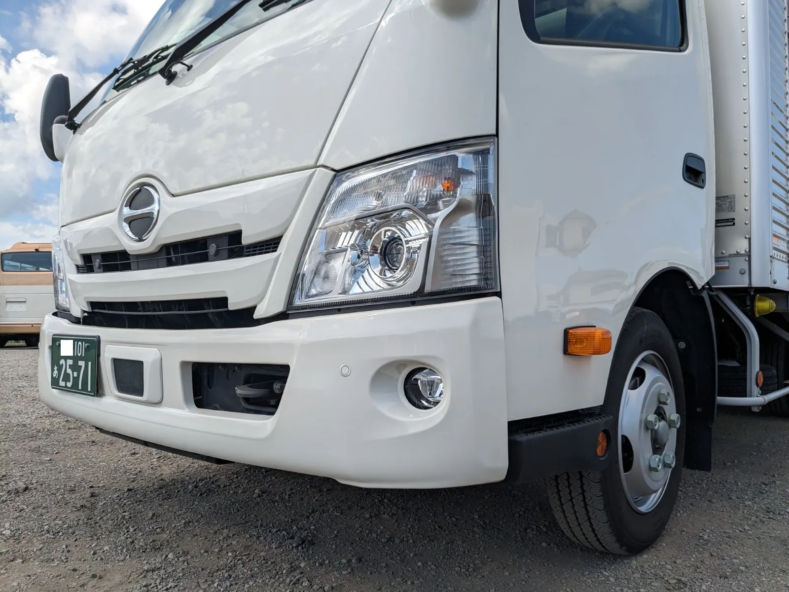 vehicle_image_20260810095428kgQEIZswsv.webp