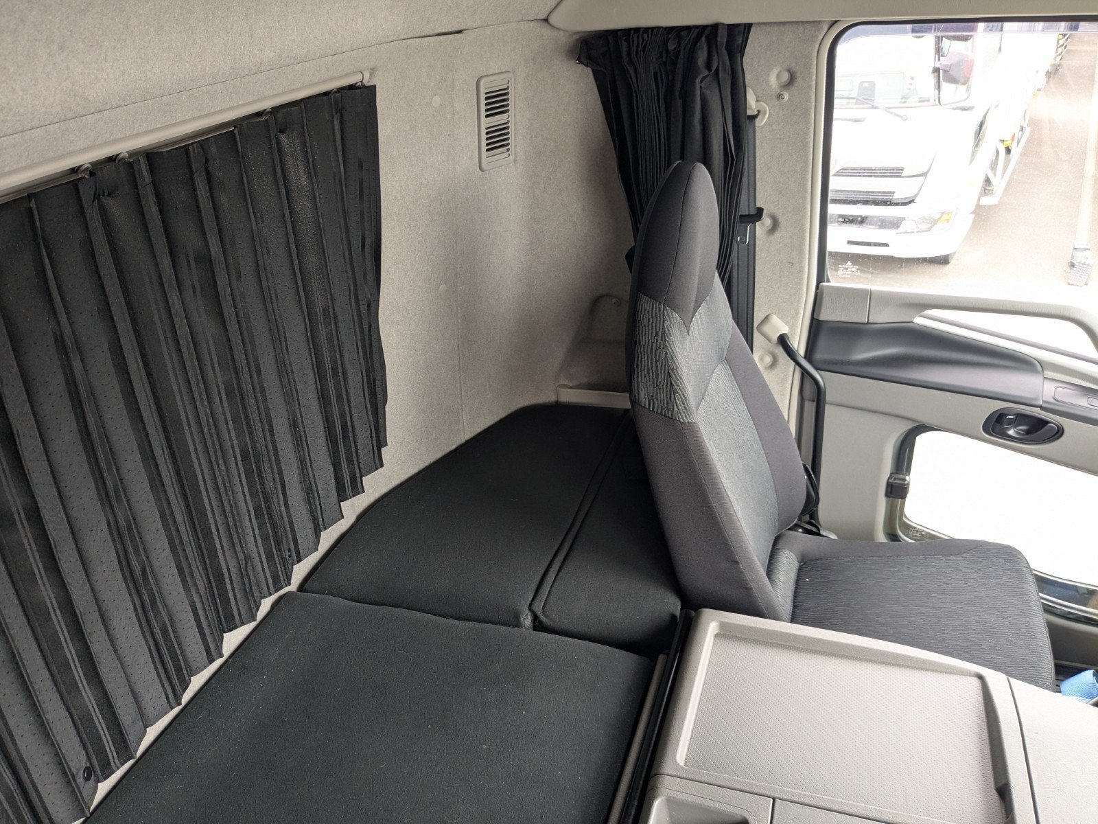 vehicle_image_20260420183135XYsUhU9Hkv.jpg