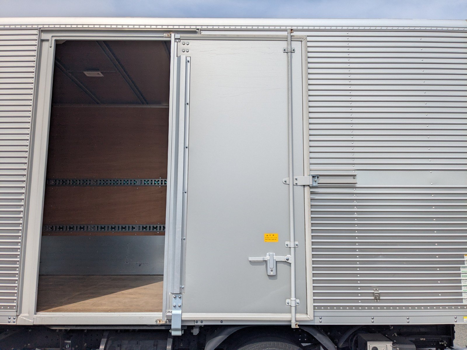 vehicle_image_20260508160342YEp4FPRBXl.jpg
