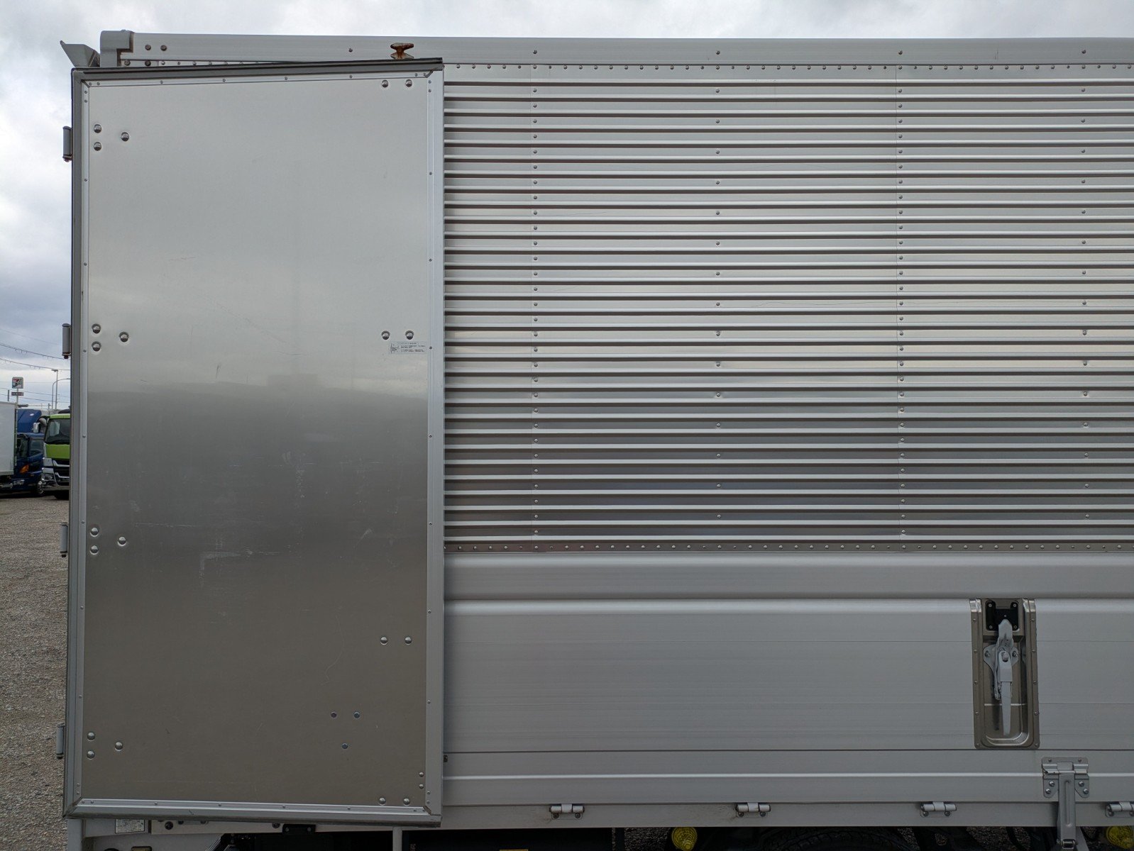vehicle_image_20260606131343QJbA58ZqNu.jpg