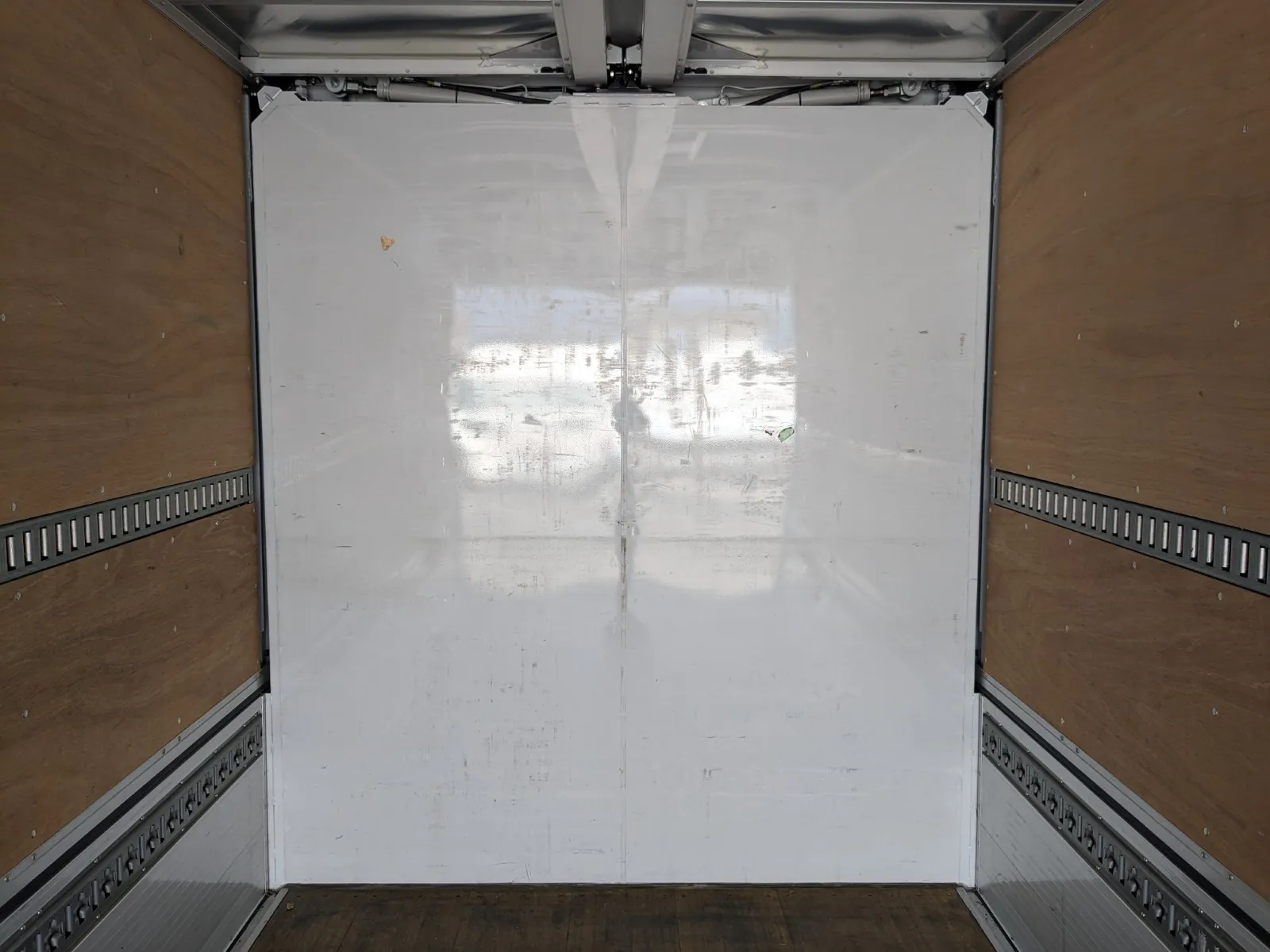 vehicle_image_202607041135372jXOr3lnmS.webp