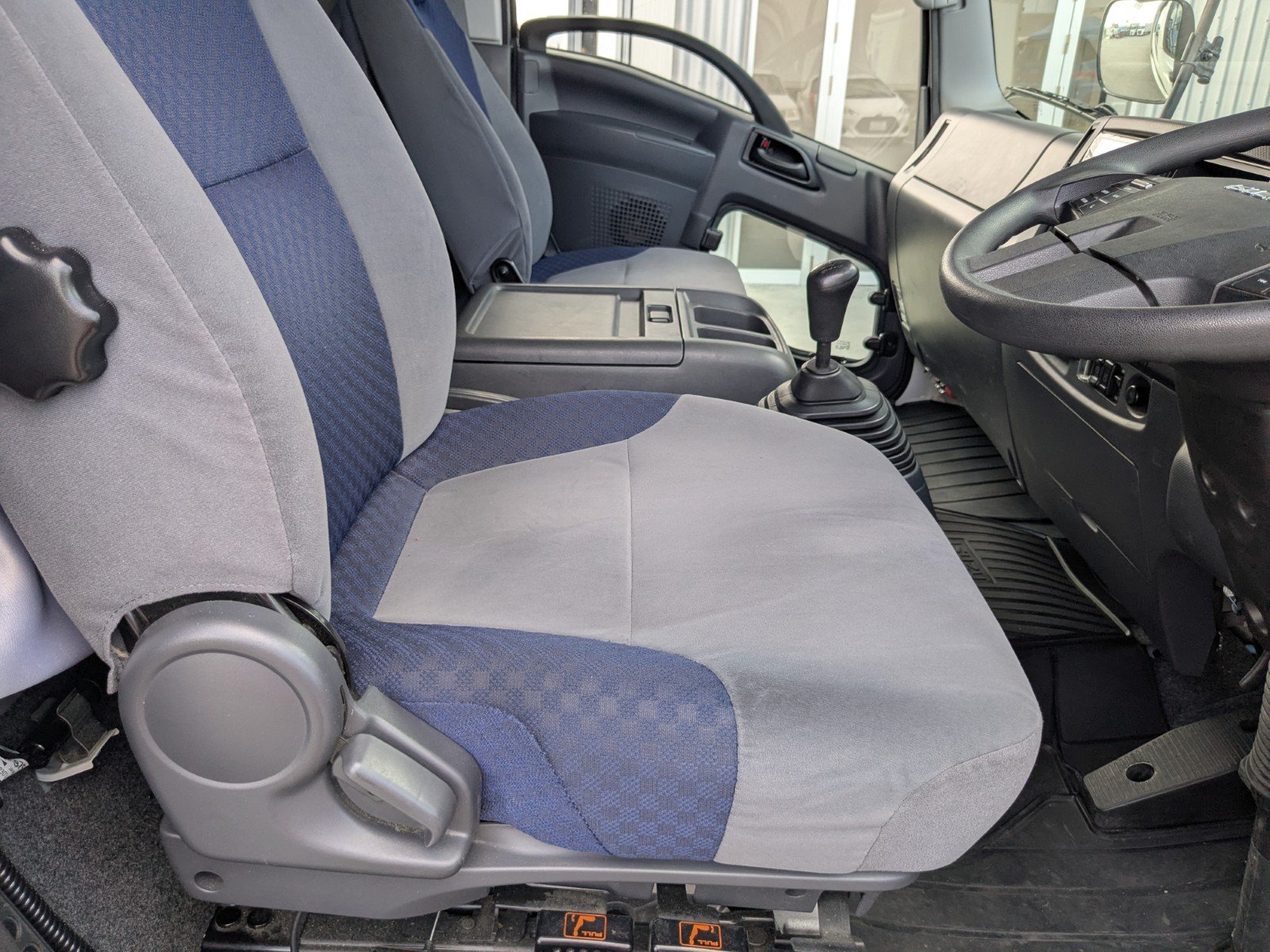 vehicle_image_20260601094439CyOz1qMRrM.jpg