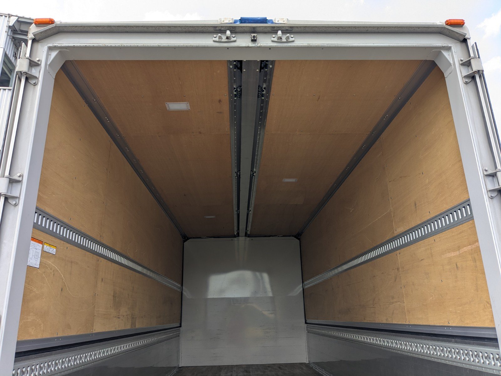 vehicle_image_20260601094439N2jvr3rrMG.jpg